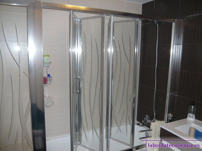 Mamparas de baño: Carpintería de aluminio de Laborda Tecnología del Aluminio, S.L. Mamparas de baño: Carpintería de aluminio de Laborda Tecnología del Aluminio, S.L.