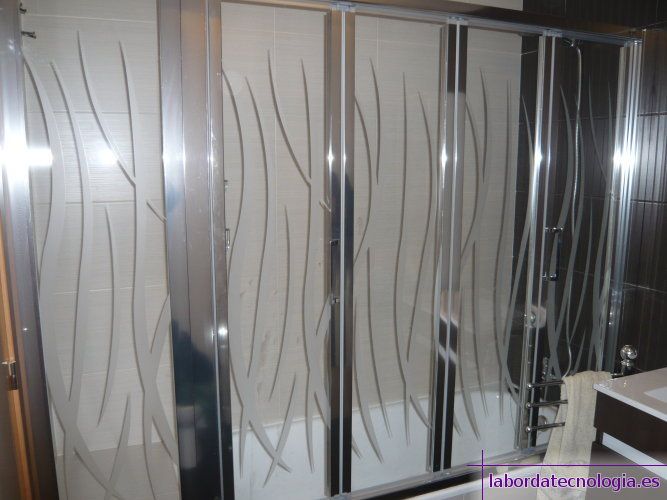 Mamparas de baño: Carpintería de aluminio de Laborda Tecnología del Aluminio, S.L. Mamparas de baño: Carpintería de aluminio de Laborda Tecnología del Aluminio, S.L.