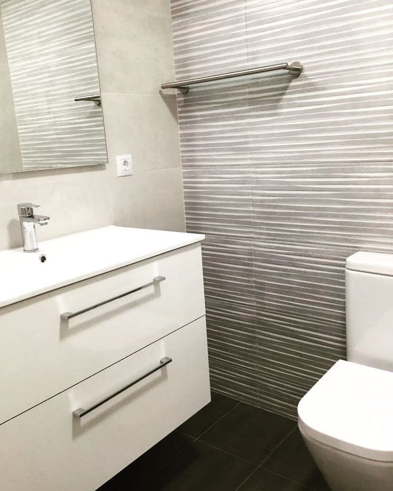 Reforma cuarto de baño: Servicios de Reformas en Zaragoza ROMAR Reforma cuarto de baño: Servicios de Reformas en Zaragoza ROMAR