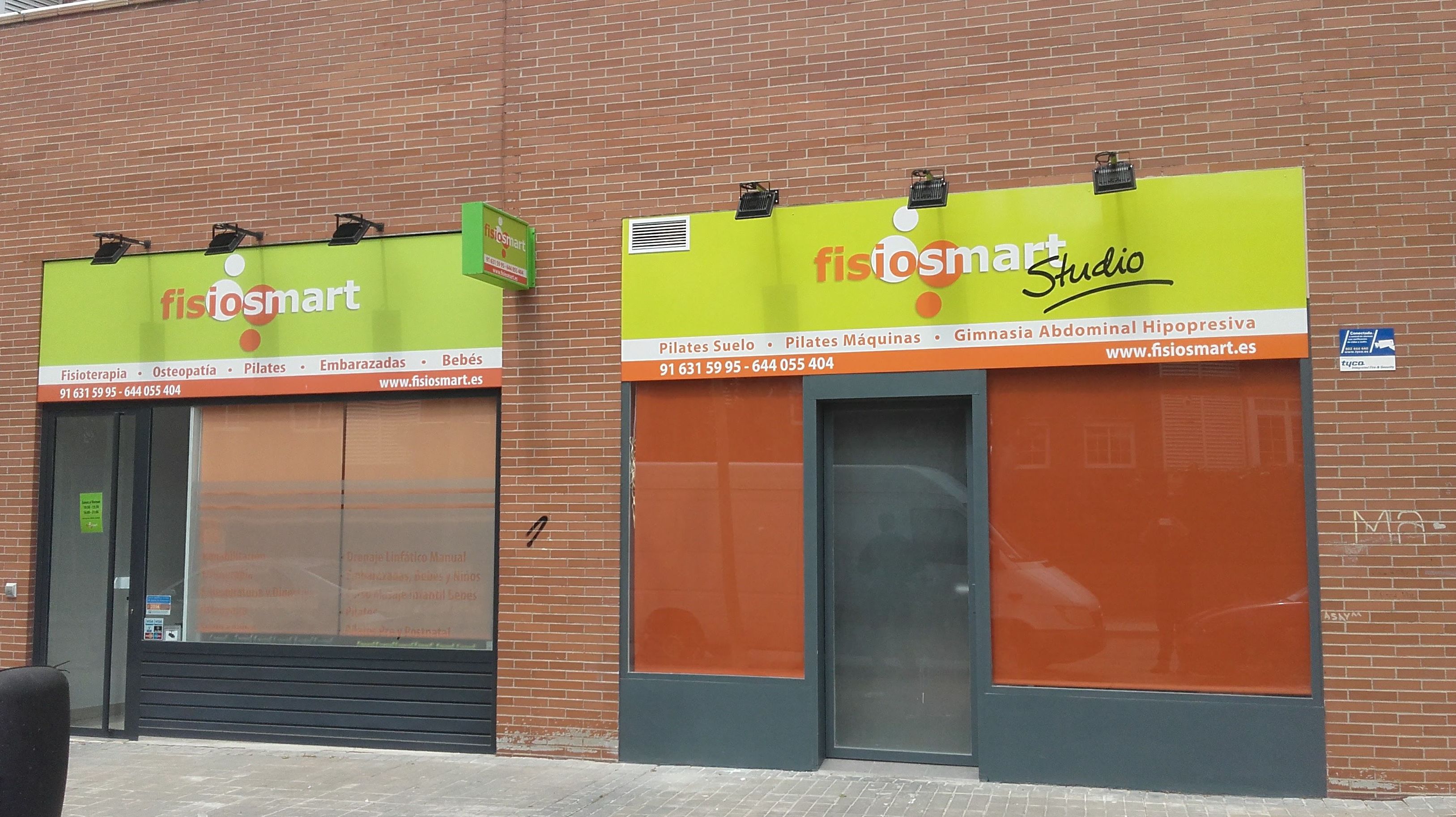 COMERCIOS/ESCAPARATES: Rótulos y decoración stands de Rótulos Osuna COMERCIOS/ESCAPARATES: Rótulos y decoración stands de Rótulos Osuna