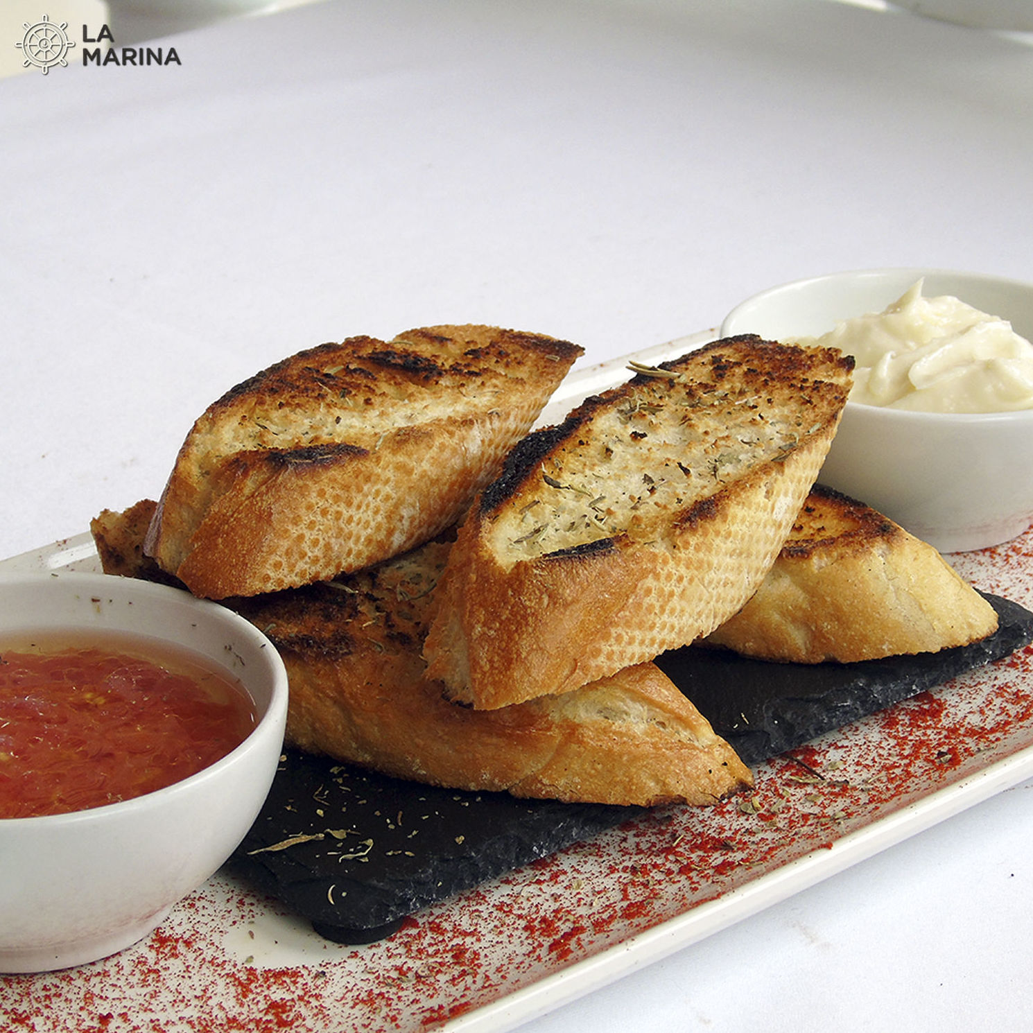 Entrante de pan, tomate y alioli Entrante de pan, tomate y alioli
