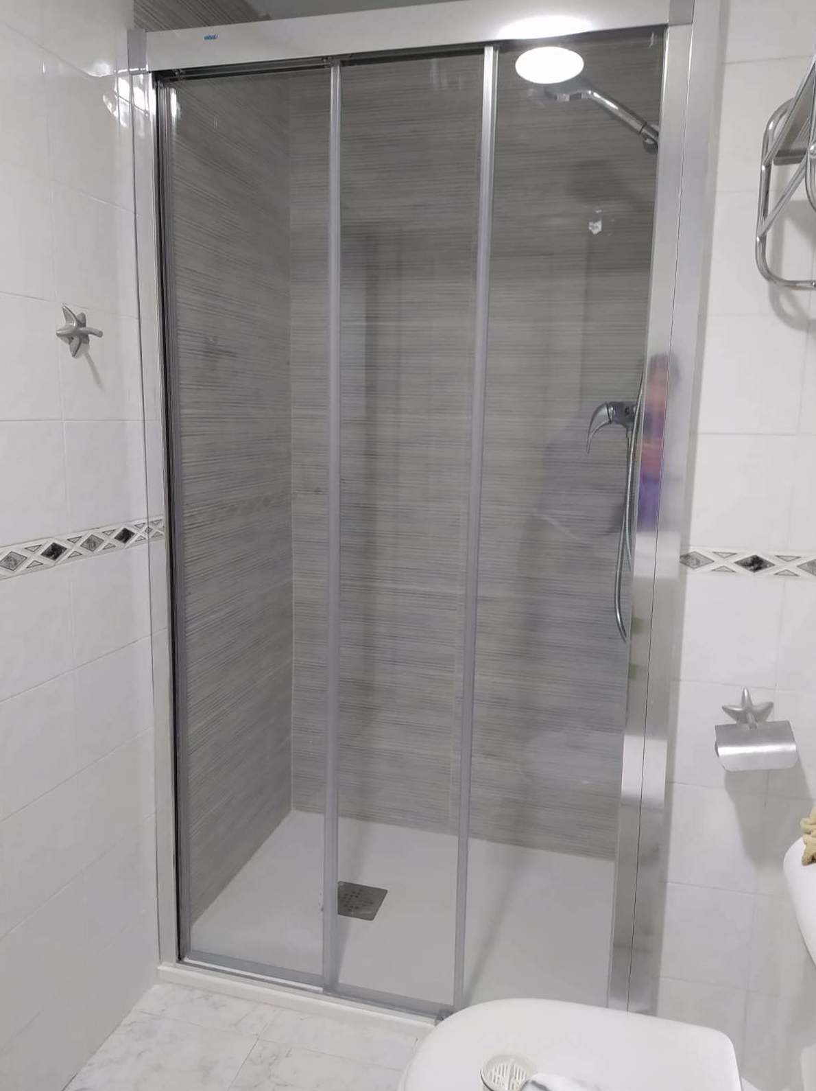 Instalación de ducha realizada por Gresastur