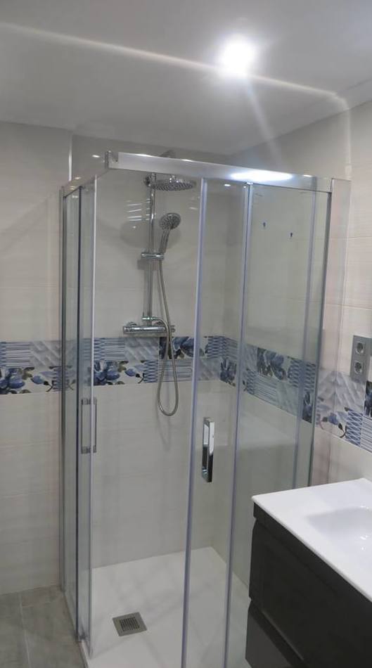 Baño reformado en Gijón por Gresastur