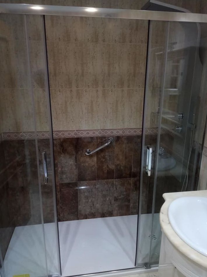 Cambio de bañera por ducha antideslizante de resina Gresastur