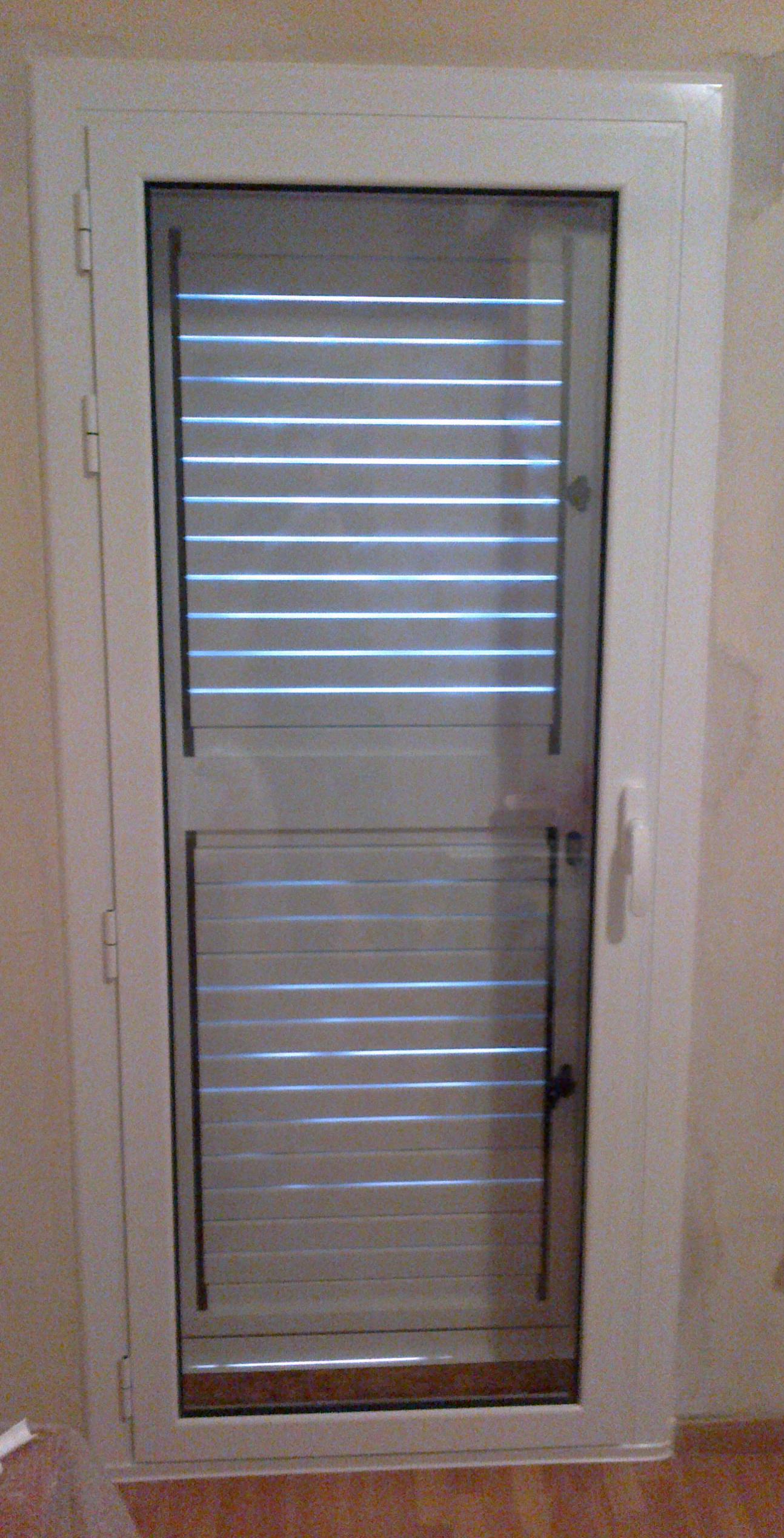 Puerta de una hoja practicable Puerta de una hoja practicable