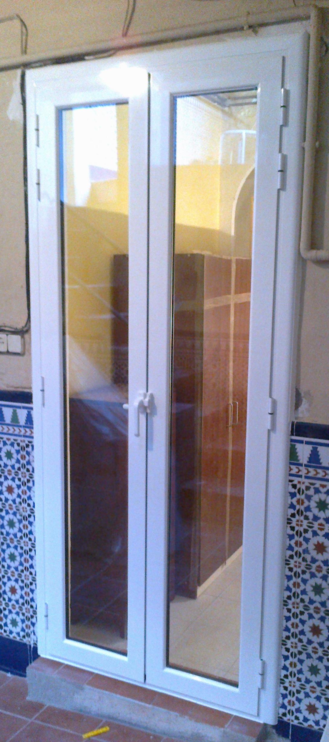 Puerta dos hojas practicables Puerta dos hojas practicables