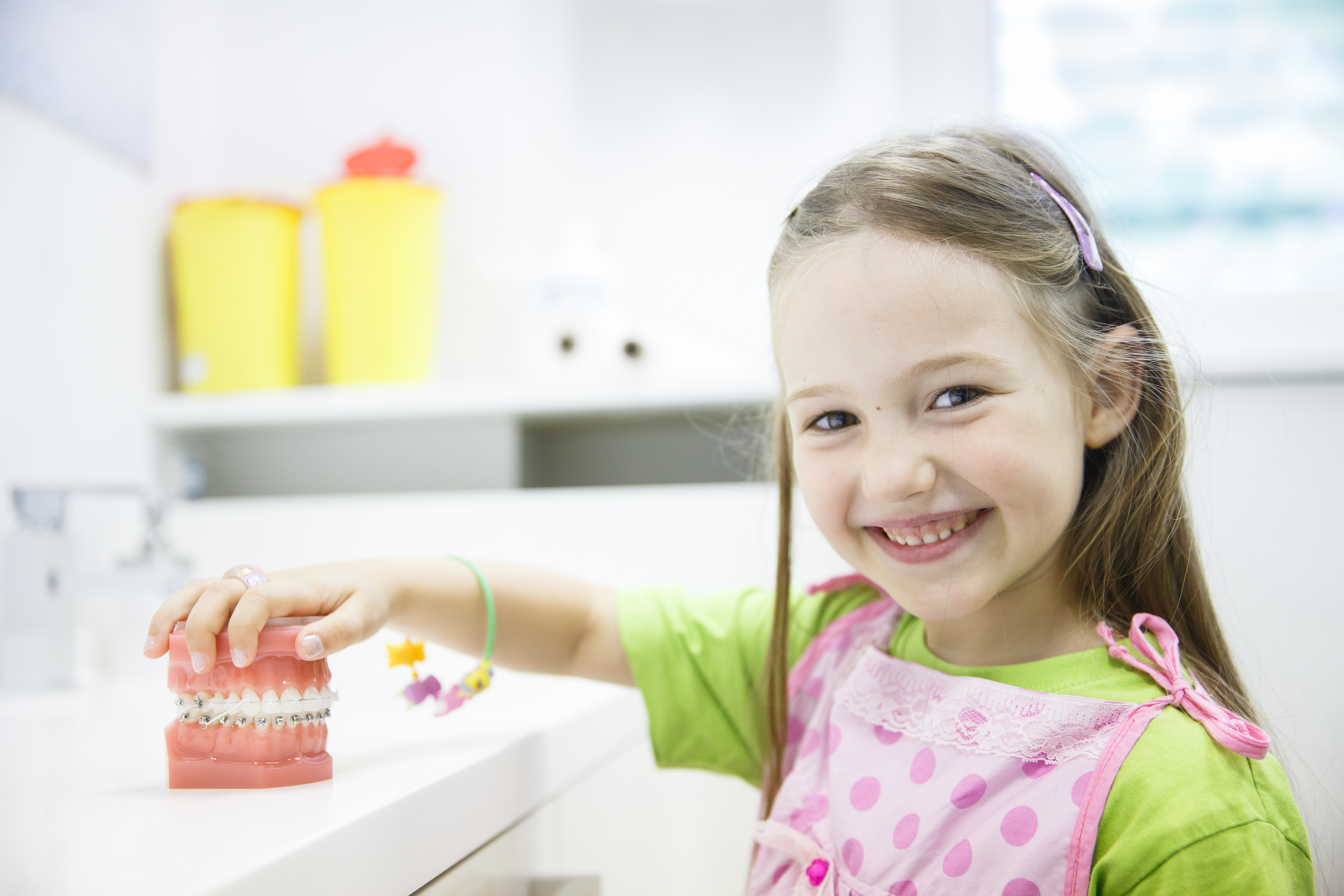 Odontopediatría : Especialidades  de Clínica Dental Baviera