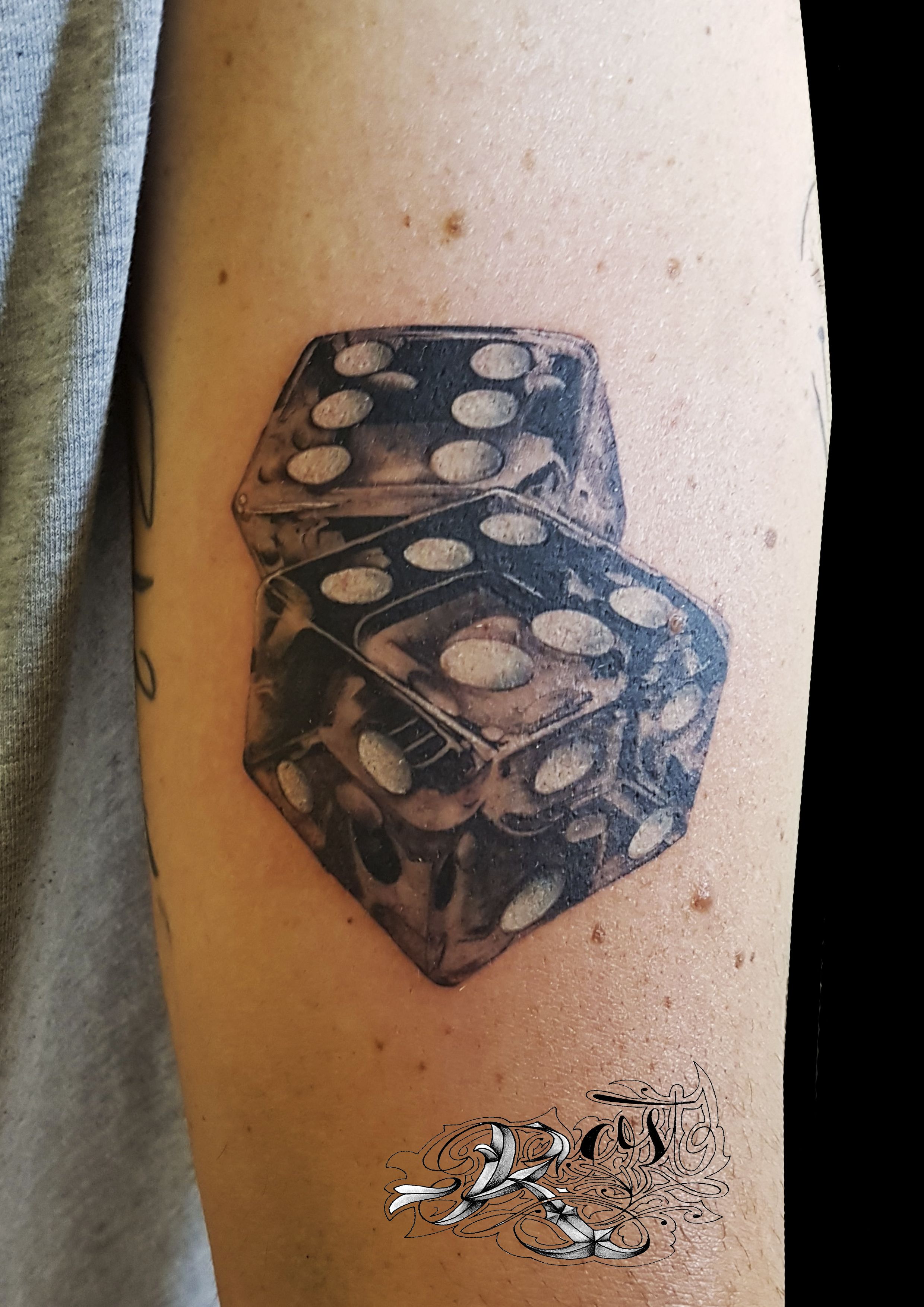 Tatuajes: ¿Qué hacemos? de Marca Sacra Tattoo Studio Tatuajes: ¿Qué hacemos? de Marca Sacra Tattoo Studio