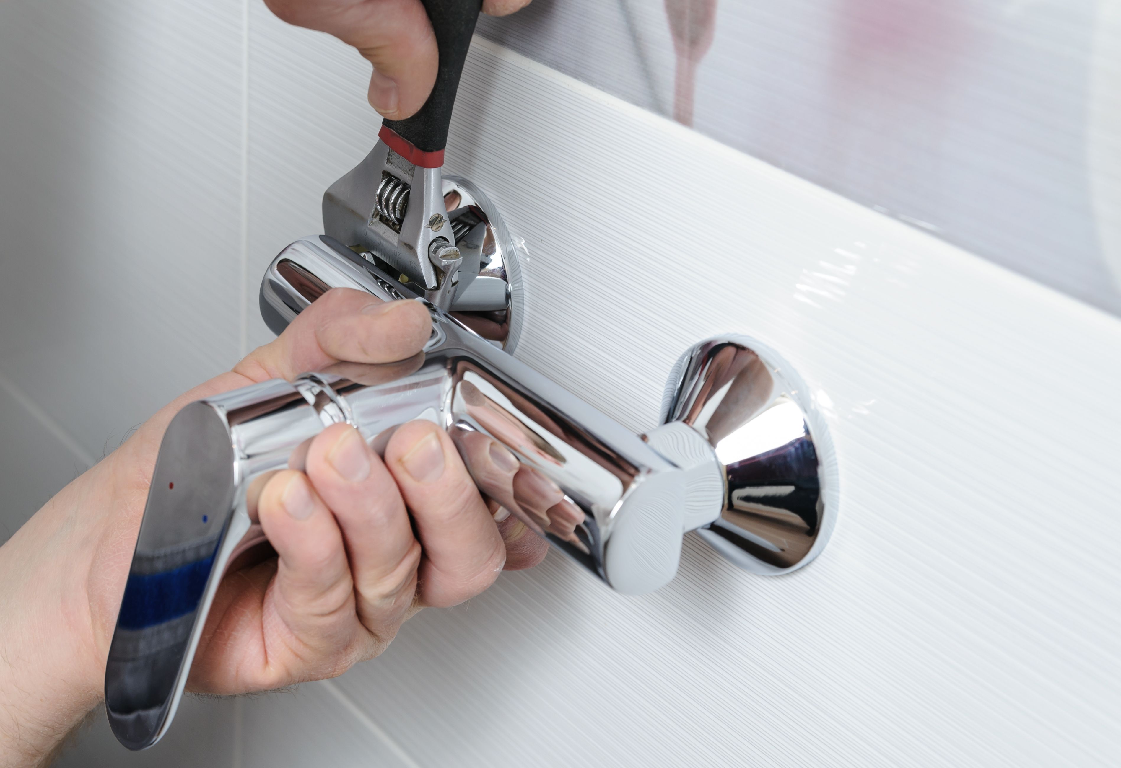 Fontaniería: Servicios de Limpieza y Pintura Fontaniería: Servicios de Limpieza y Pintura