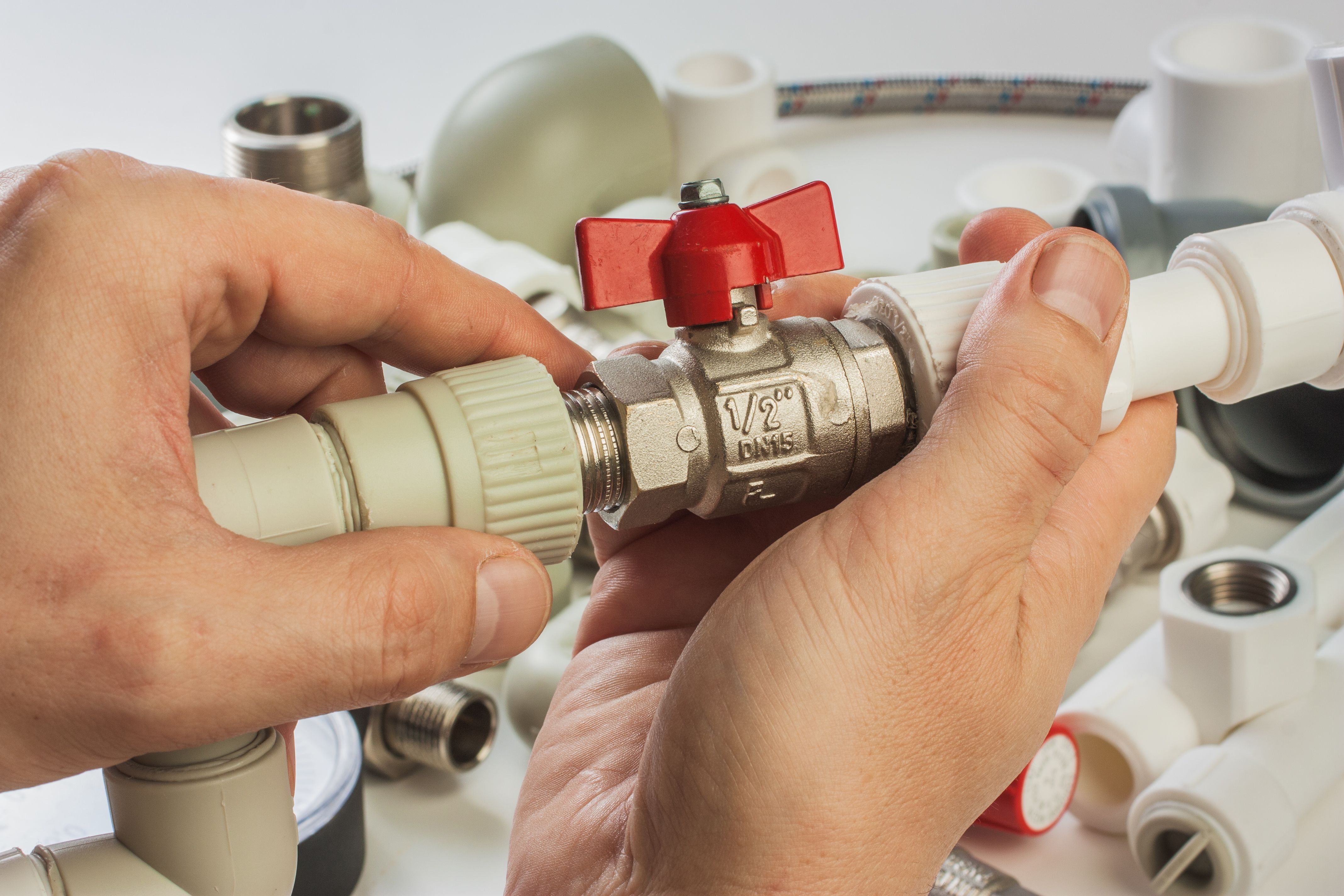Fontaniería: Servicios de Limpieza y Pintura Fontaniería: Servicios de Limpieza y Pintura