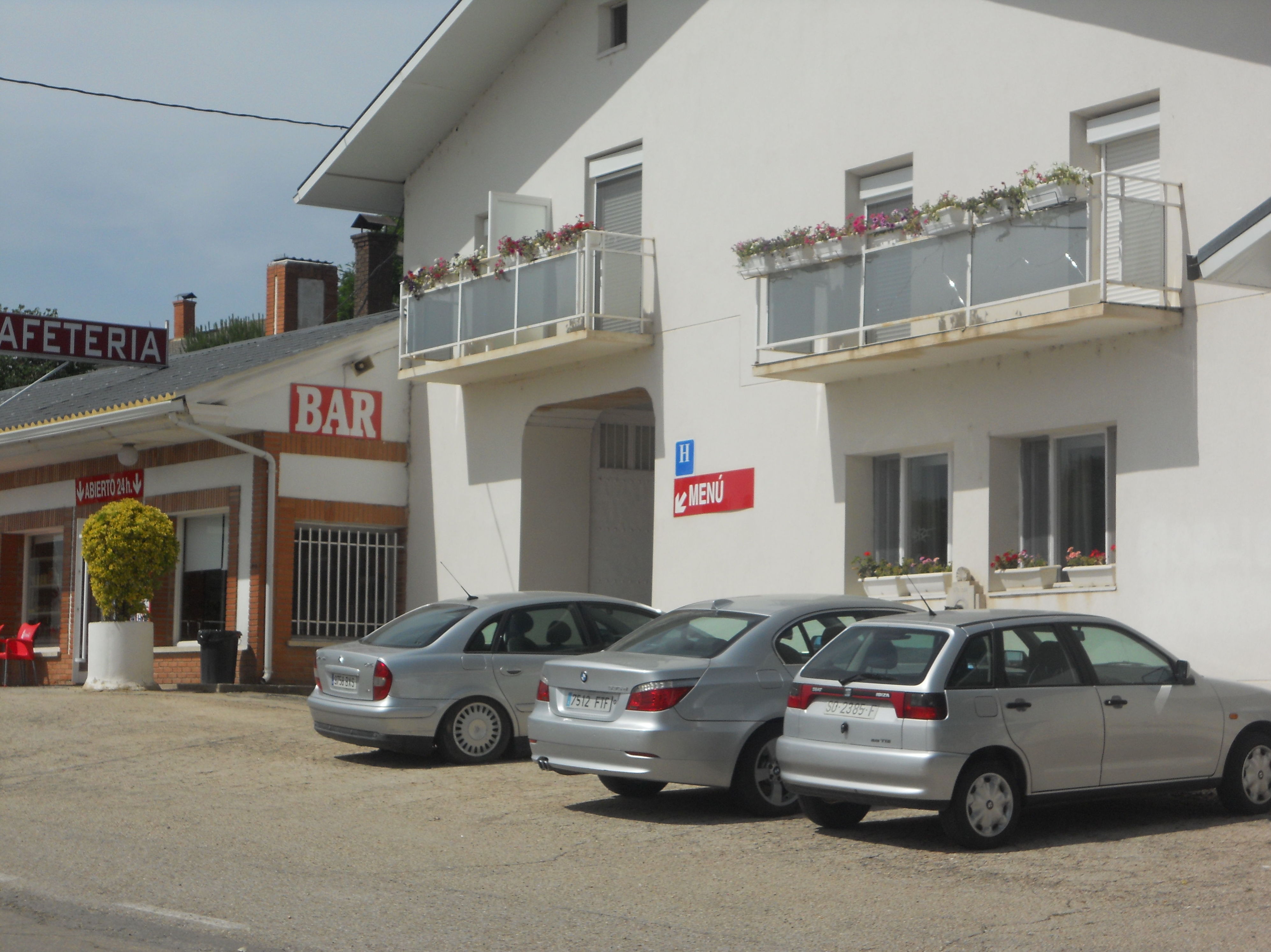 Conozca Nuestro Hostal: Catálogo de Hostal Restaurante Esteras Conozca Nuestro Hostal: Catálogo de Hostal Restaurante Esteras