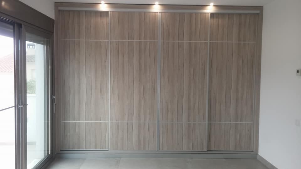 Armarios y vestidores: Servicios de Fusteria Masdeu Armarios y vestidores: Servicios de Fusteria Masdeu
