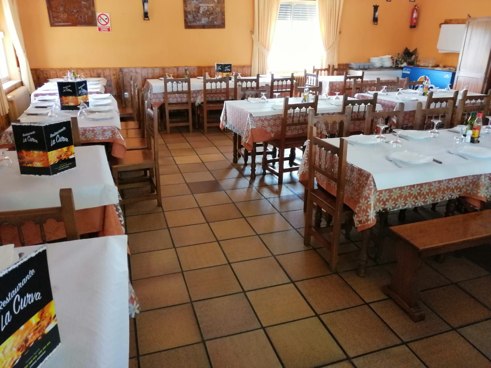 Salón para grupos: Carta de Restaurante La Curva Salón para grupos: Carta de Restaurante La Curva