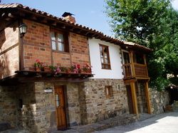 Casa El Nogal: Casas rurales de Viviendas Rurales La Fuente Casa El Nogal: Casas rurales de Viviendas Rurales La Fuente