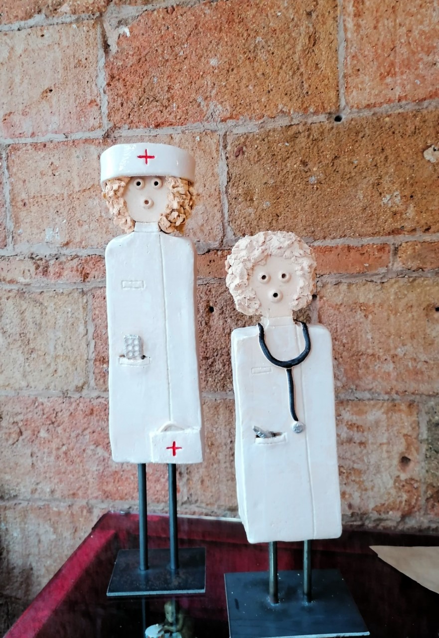 Urgencias, serie. Esculturas en barro de 35 a 45cm. 380€.
