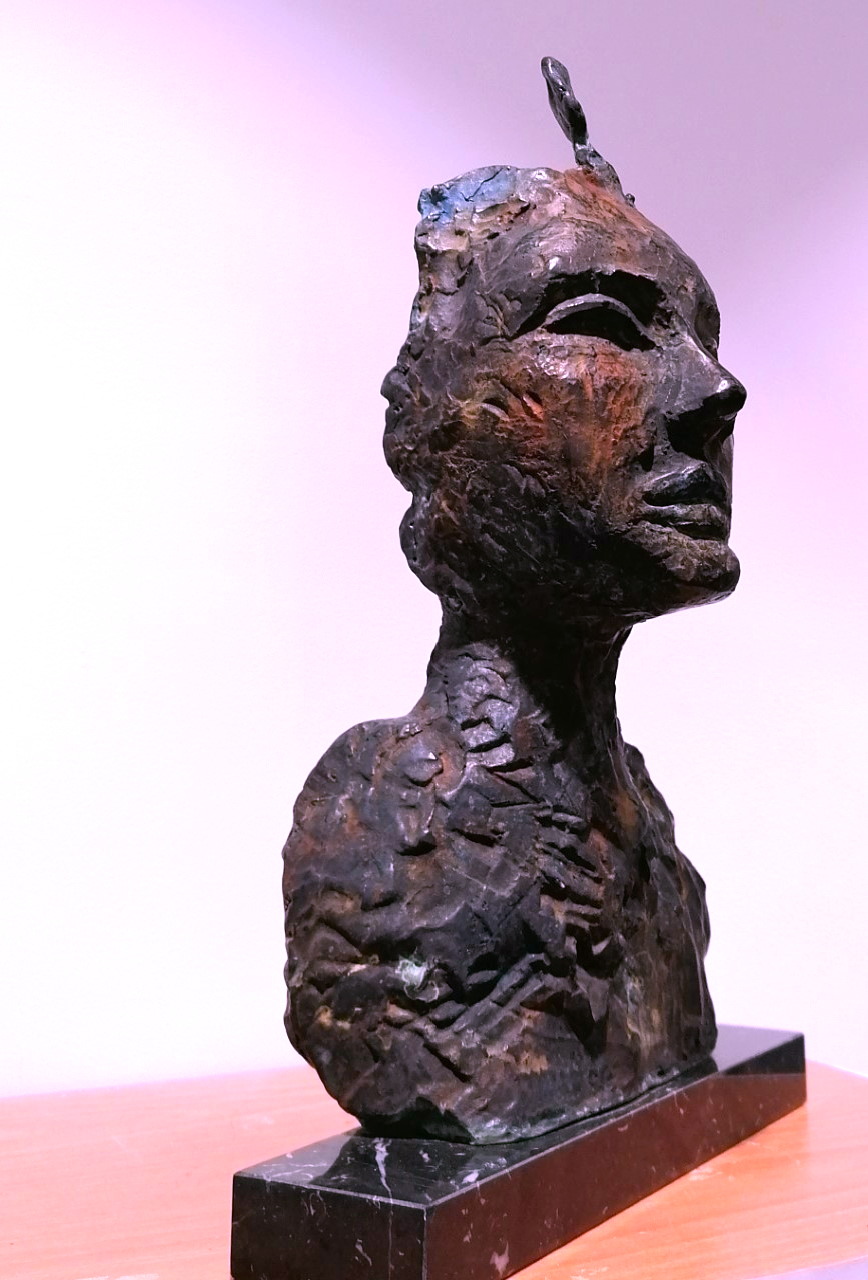 Mujer azul Japón. bronce y patina de óxido. tirada de 8. 3000€