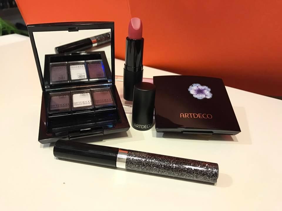 Maquillaje: Servicios de Isabel Piñero Estilistas Unisex Maquillaje: Servicios de Isabel Piñero Estilistas Unisex