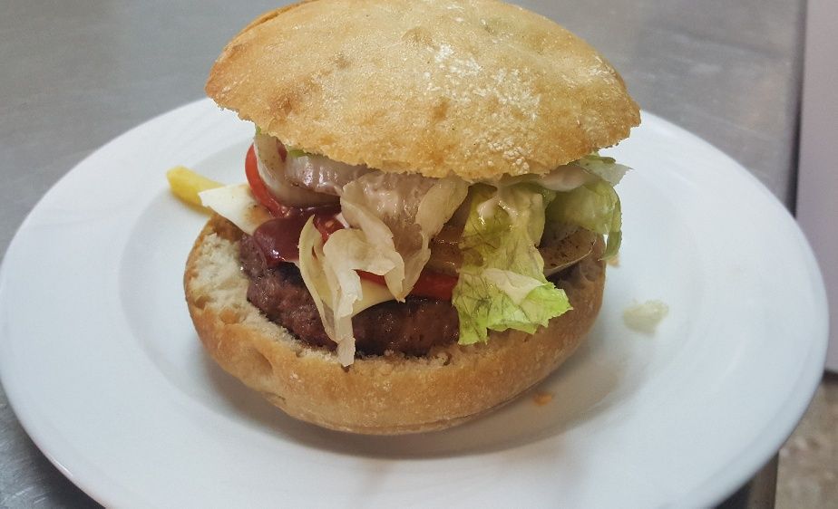 Hamburguesas: Especialidades de Cafetería Restaurante El Casino Hamburguesas: Especialidades de Cafetería Restaurante El Casino