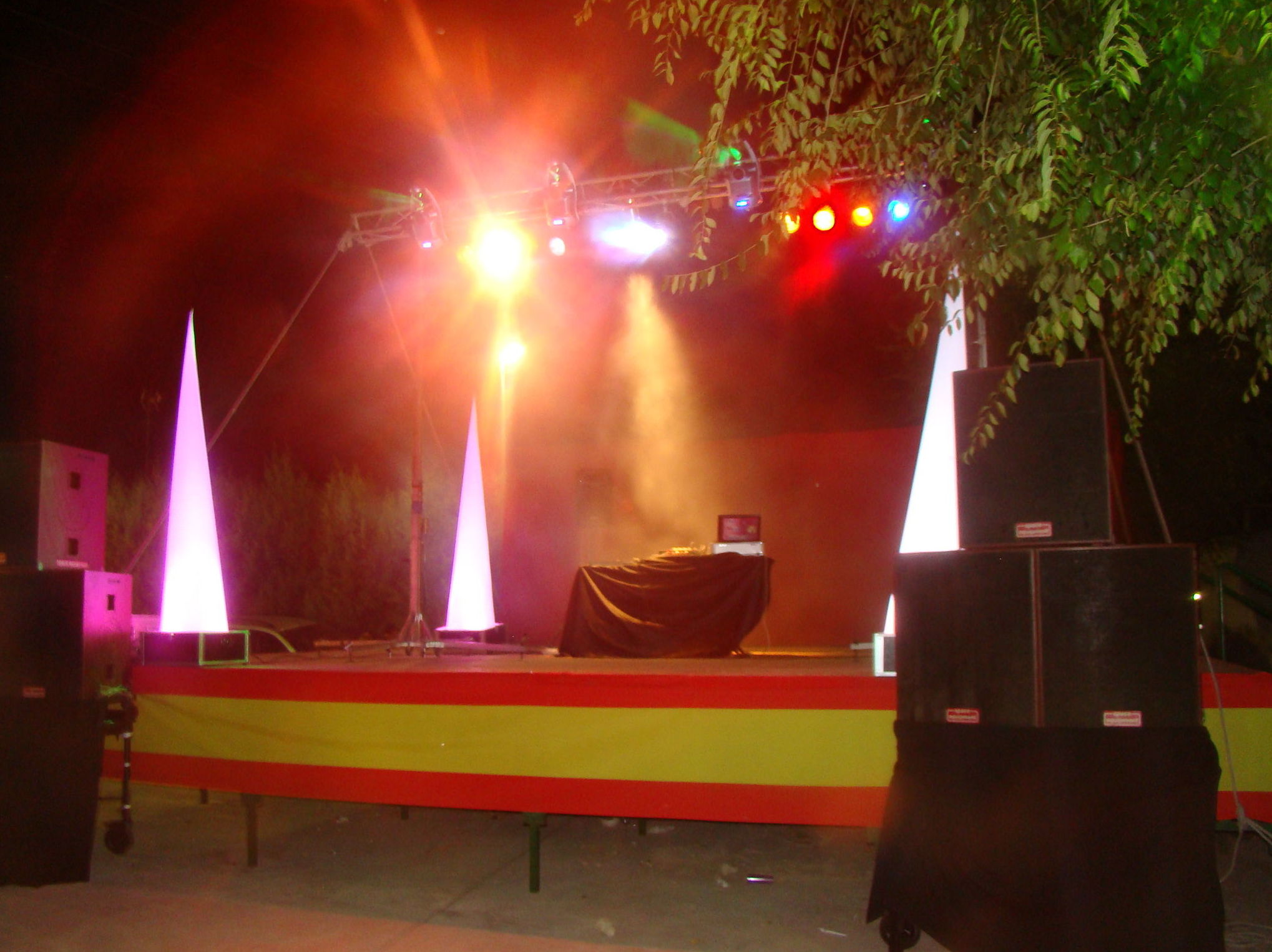Montajes low cost: Servicios de Disco Móvil Show Montajes low cost: Servicios de Disco Móvil Show