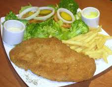 Pechuga de pollo empanada, papas fritas y ensalada: Nuestra Carta de Happy Burger Pechuga de pollo empanada, papas fritas y ensalada: Nuestra Carta de Happy Burger