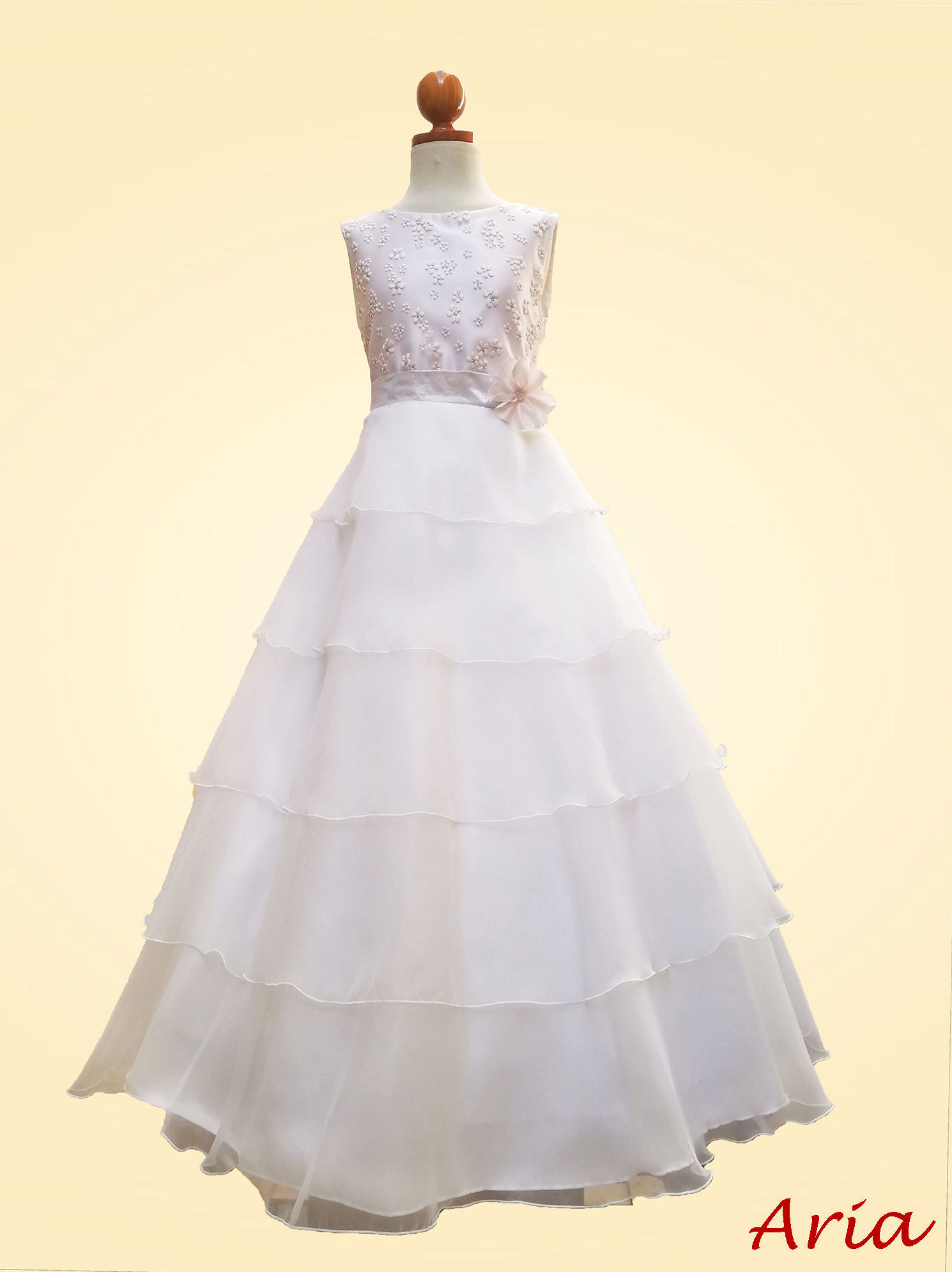 Vestidos de comunión niña Colección 2019: Vestidos y Trajes de Joan Lo Vestidos de comunión niña Colección 2019: Vestidos y Trajes de Joan Lo