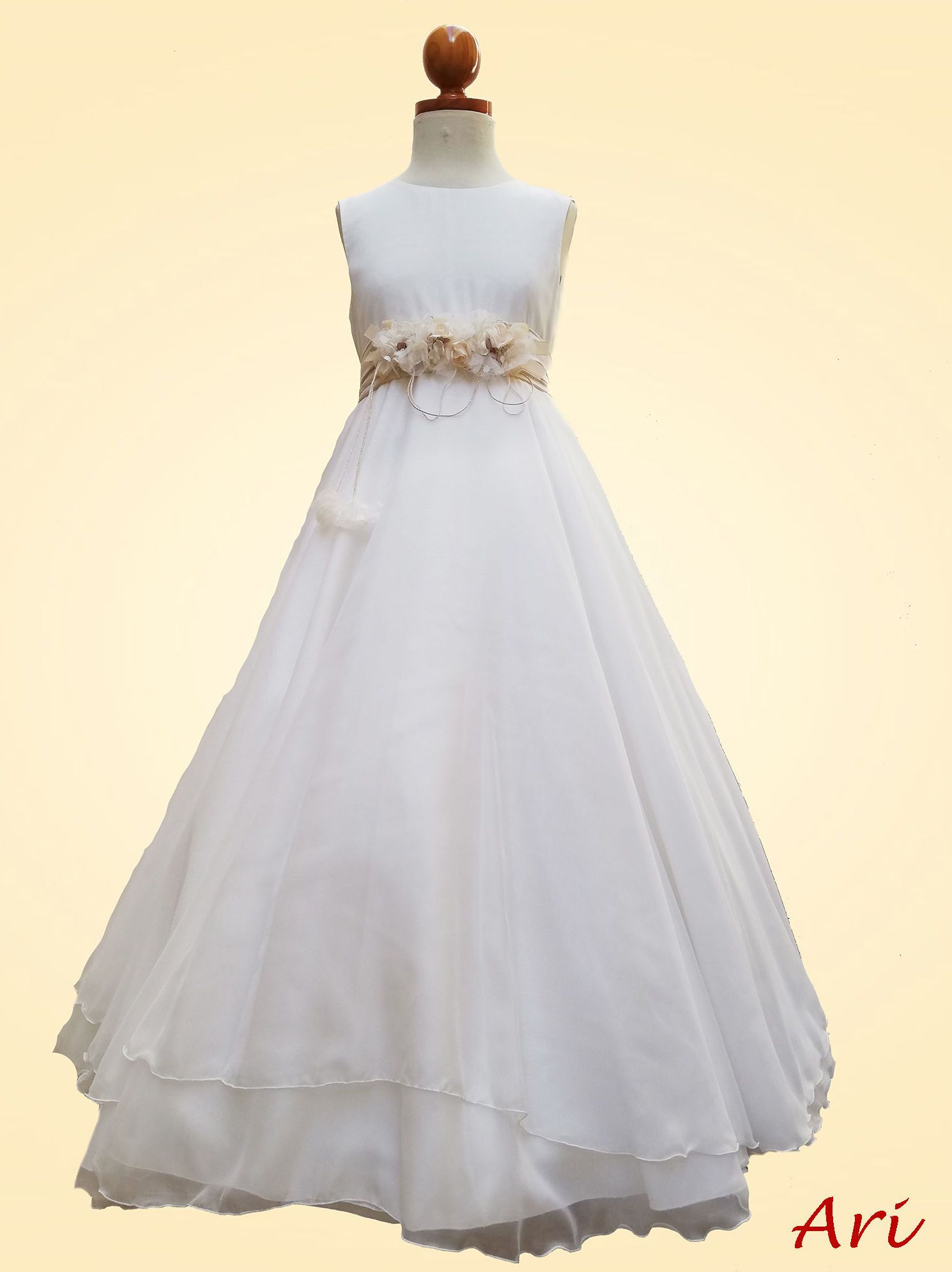 Vestidos de comunión niña Colección 2020: Vestidos y Trajes de Joan Lo Vestidos de comunión niña Colección 2020: Vestidos y Trajes de Joan Lo