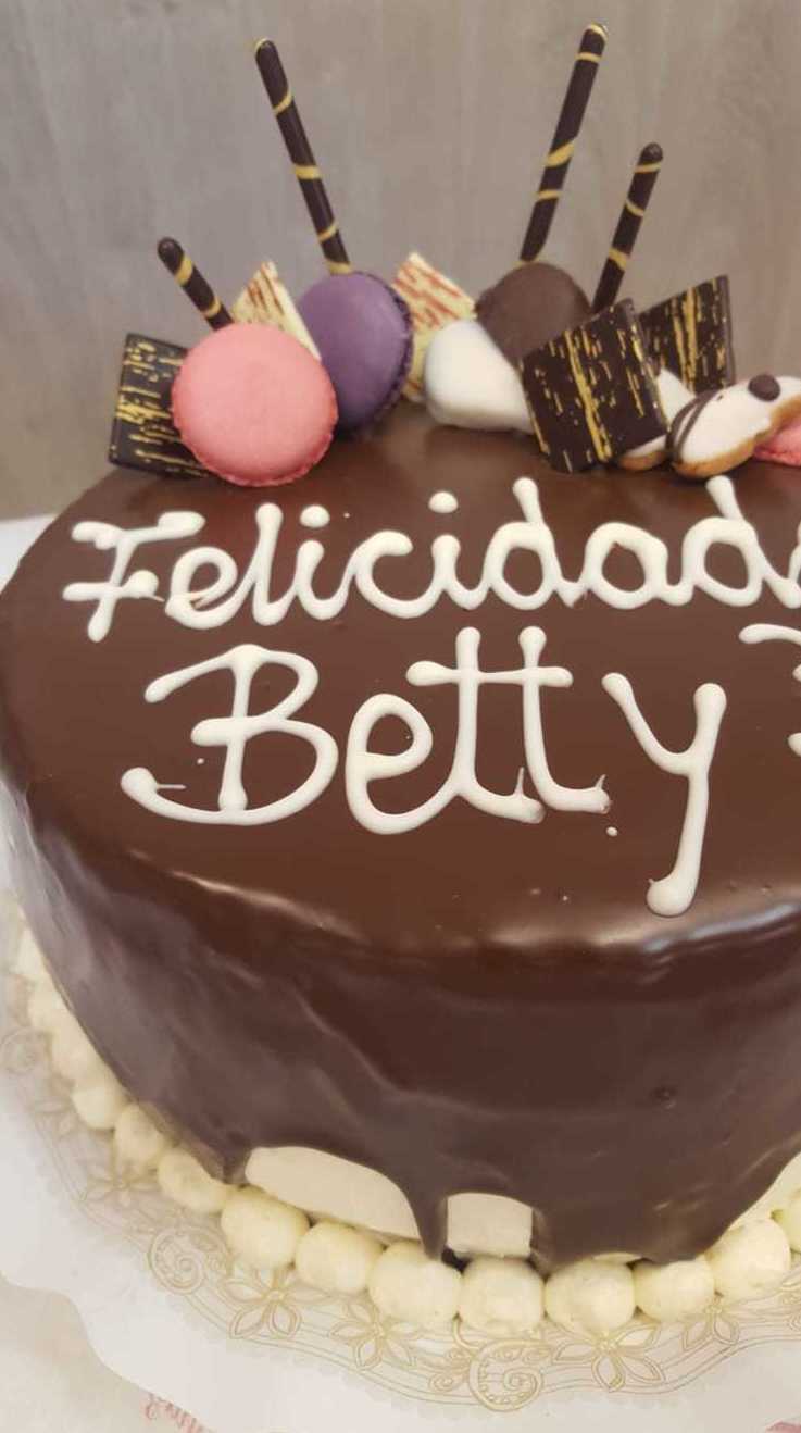 Pasteles y tartas: Nuestros productos de Bollería y pastelería Mariano Hernández Pasteles y tartas: Nuestros productos de Bollería y pastelería Mariano Hernández