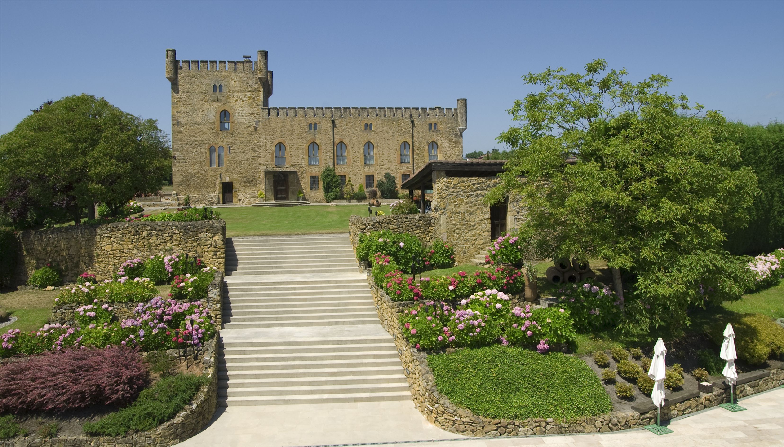 Escalinata principal desde el salón del banquete hasta el Castillo