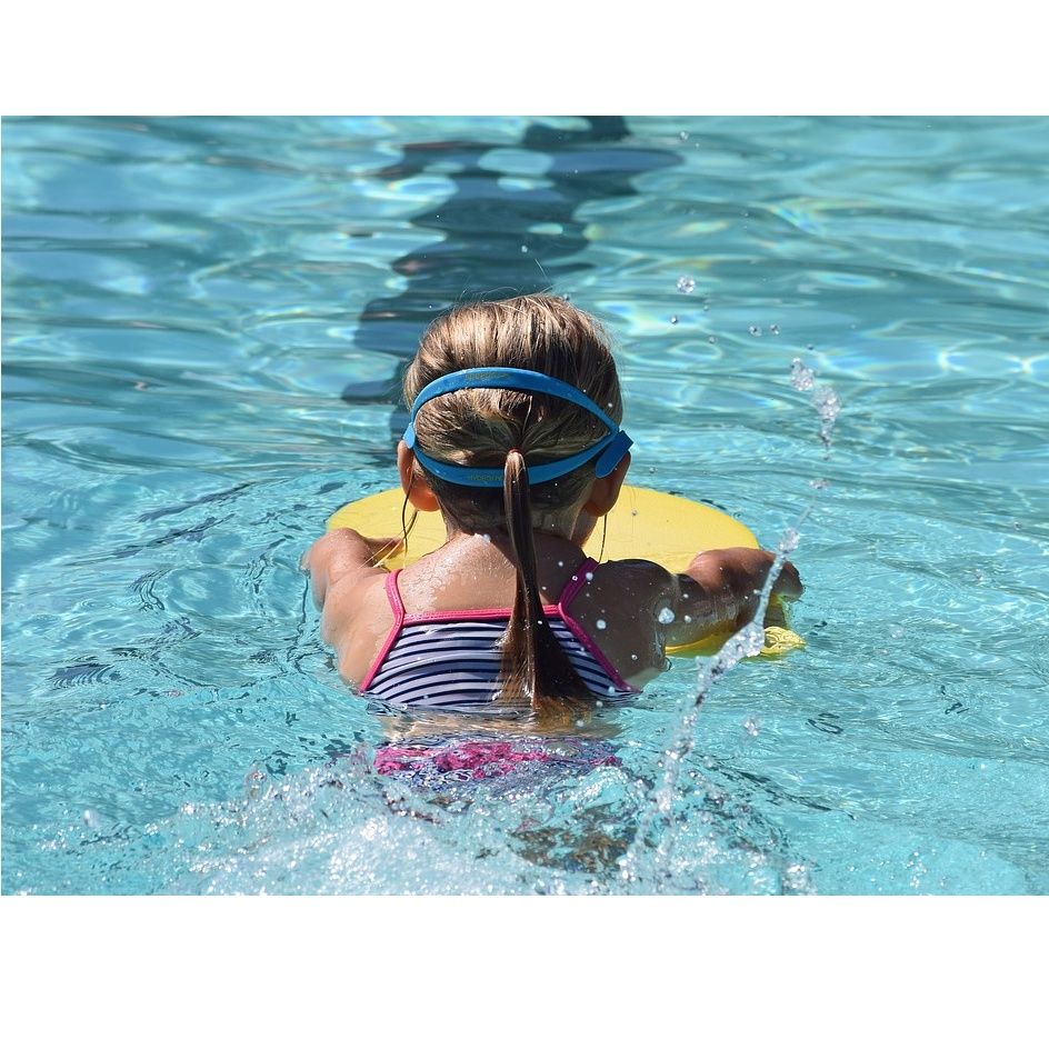 Piscina colegio Natación Delfín: Servicios de Escuela Infantil Osobuco Piscina colegio Natación Delfín: Servicios de Escuela Infantil Osobuco