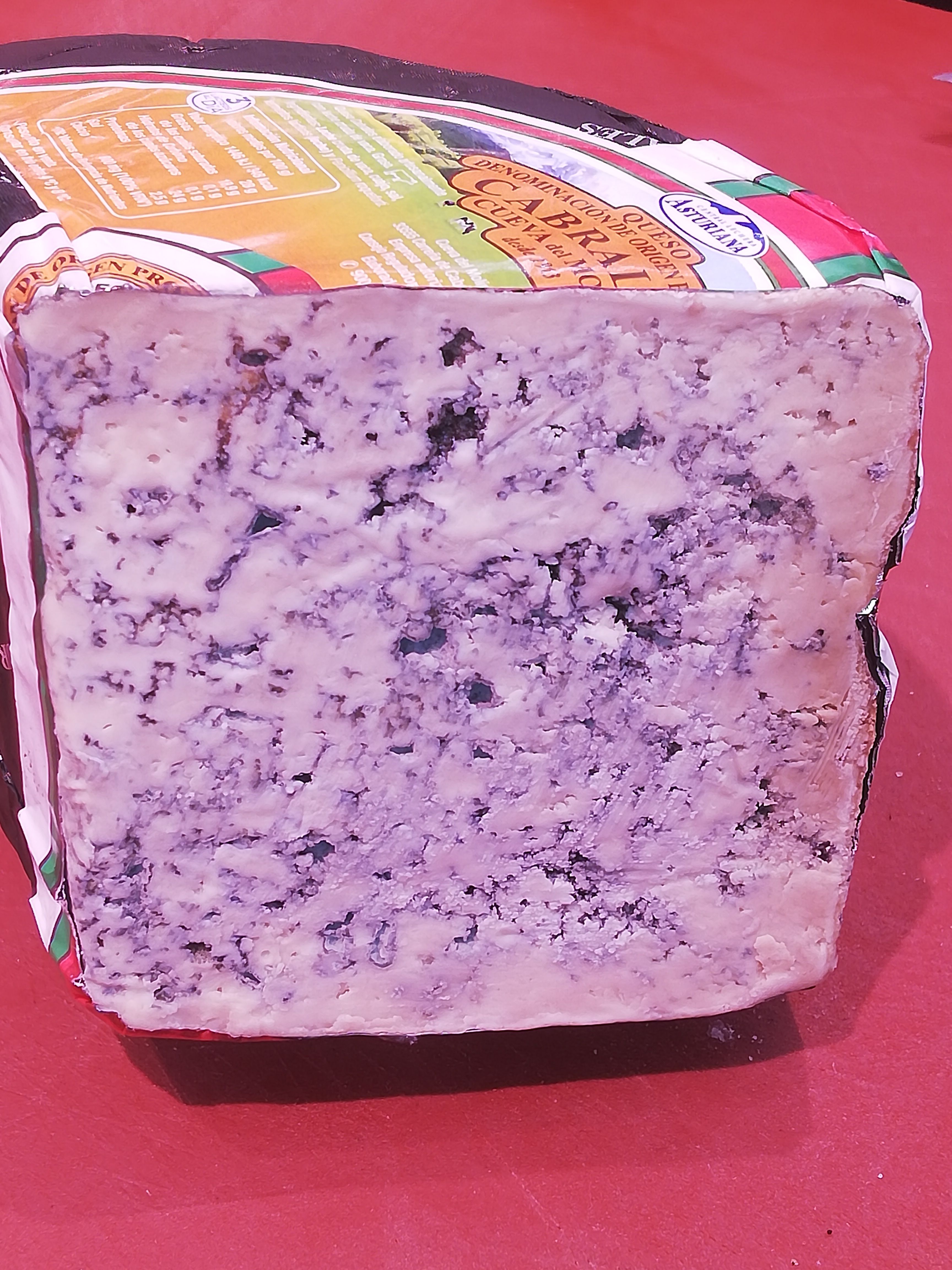 Queso Cabrales: Productos de Carnicería y Charcuterías Lucas Queso Cabrales: Productos de Carnicería y Charcuterías Lucas