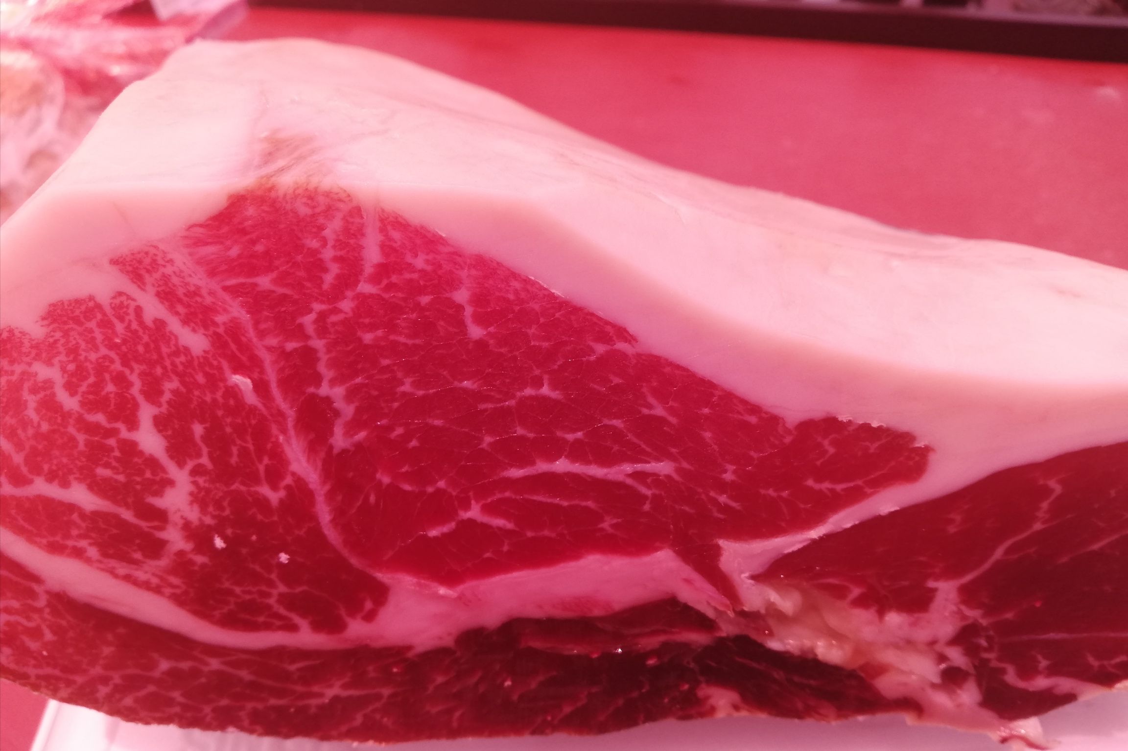 Centro de jamón ibérico: Productos de Carnicería y Charcuterías Lucas Centro de jamón ibérico: Productos de Carnicería y Charcuterías Lucas