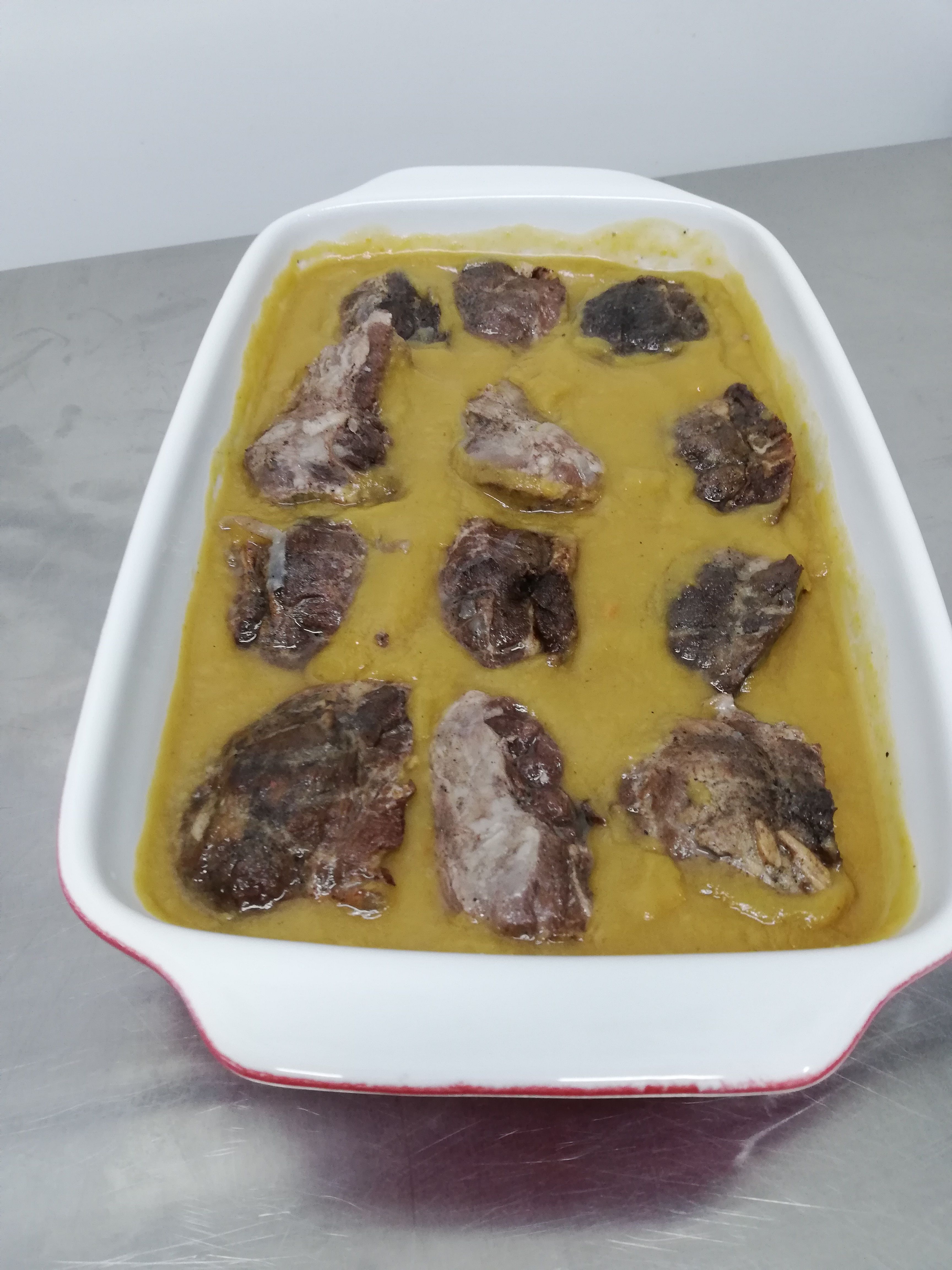 Carrillada de cerdo estofada: Productos de Carnicería y Charcuterías Lucas Carrillada de cerdo estofada: Productos de Carnicería y Charcuterías Lucas