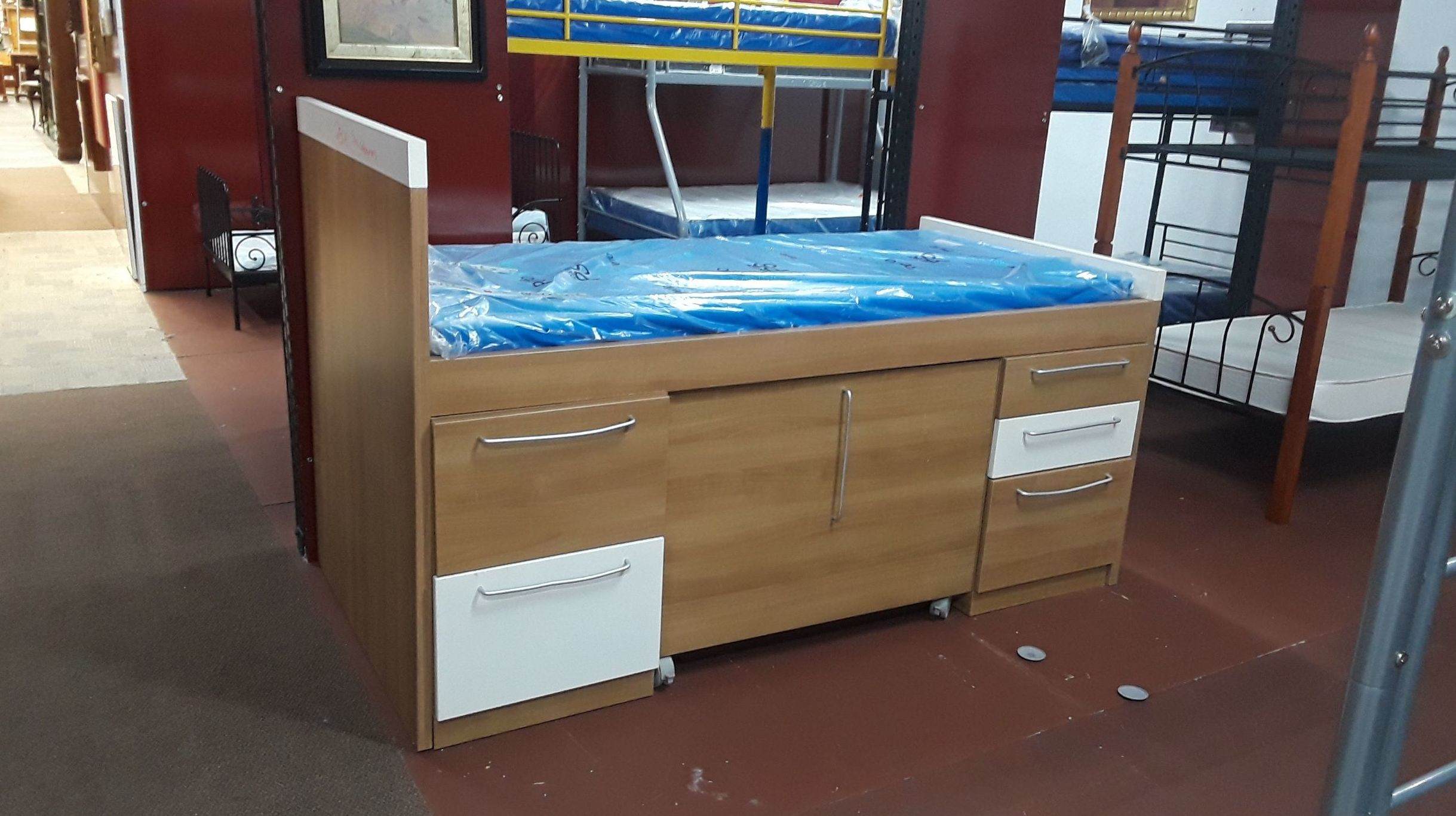CAMA DESPLEGABLE EN MADERA CON CAJONES : HIPER RASTRO REMAR NAVARRA de Remar Navarra Mutilva CAMA DESPLEGABLE EN MADERA CON CAJONES : HIPER RASTRO REMAR NAVARRA de Remar Navarra Mutilva