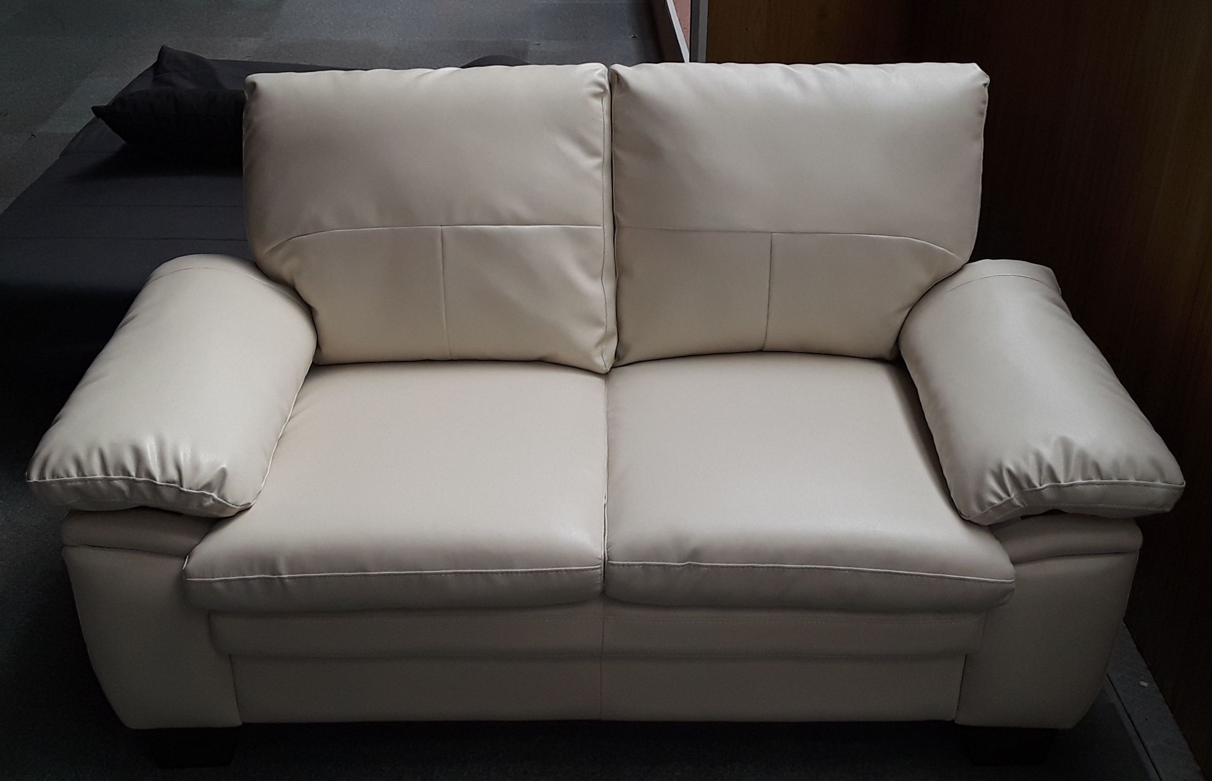 SOFA EN CUERO BLANCO SOF042: HIPER RASTRO REMAR NAVARRA de Remar Navarra Mutilva SOFA EN CUERO BLANCO SOF042: HIPER RASTRO REMAR NAVARRA de Remar Navarra Mutilva