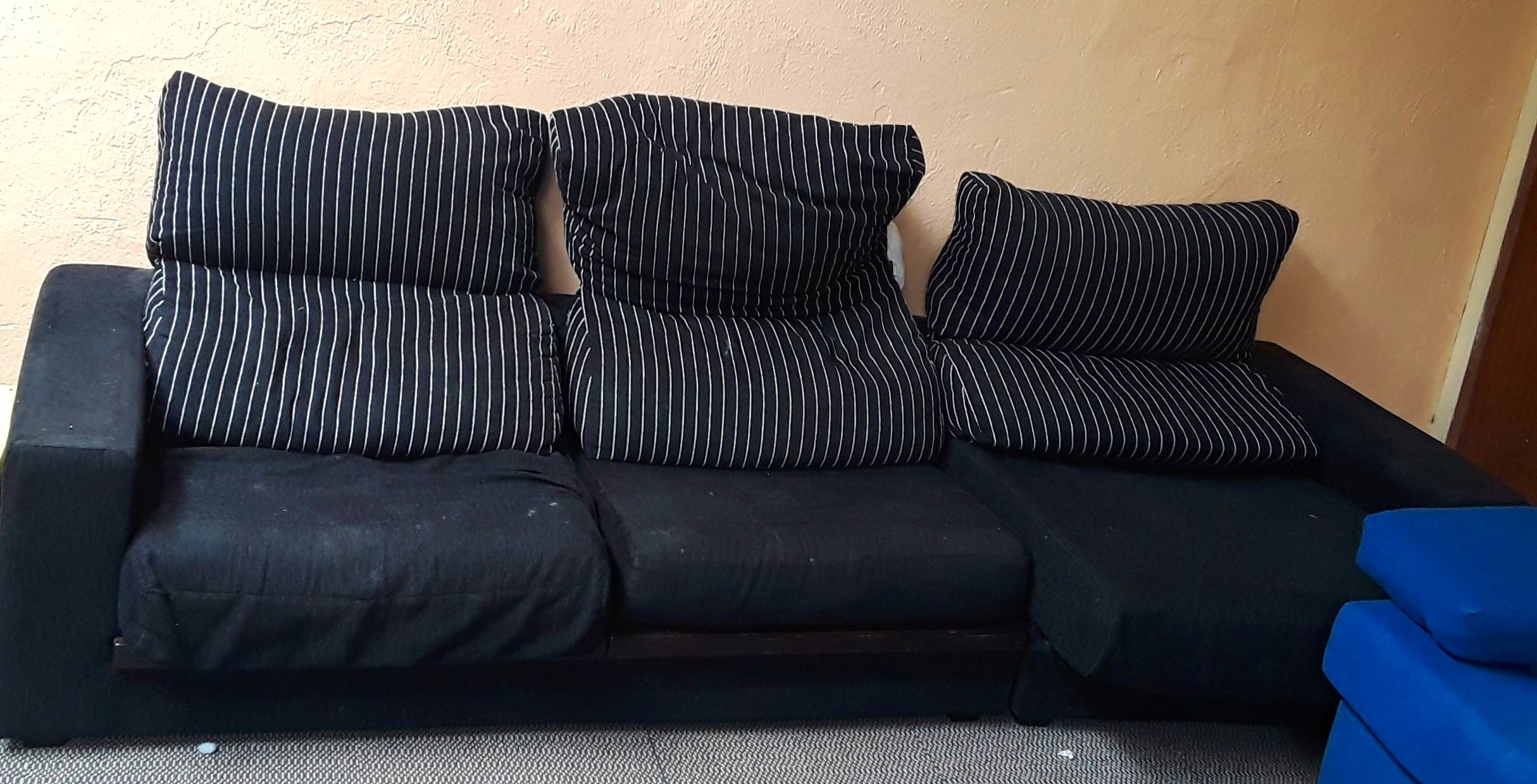 SOFA NEGRO CON COJINES EN RALLAS OFERTA SOF028: HIPER RASTRO REMAR NAVARRA de Remar Navarra Mutilva SOFA NEGRO CON COJINES EN RALLAS OFERTA SOF028: HIPER RASTRO REMAR NAVARRA de Remar Navarra Mutilva