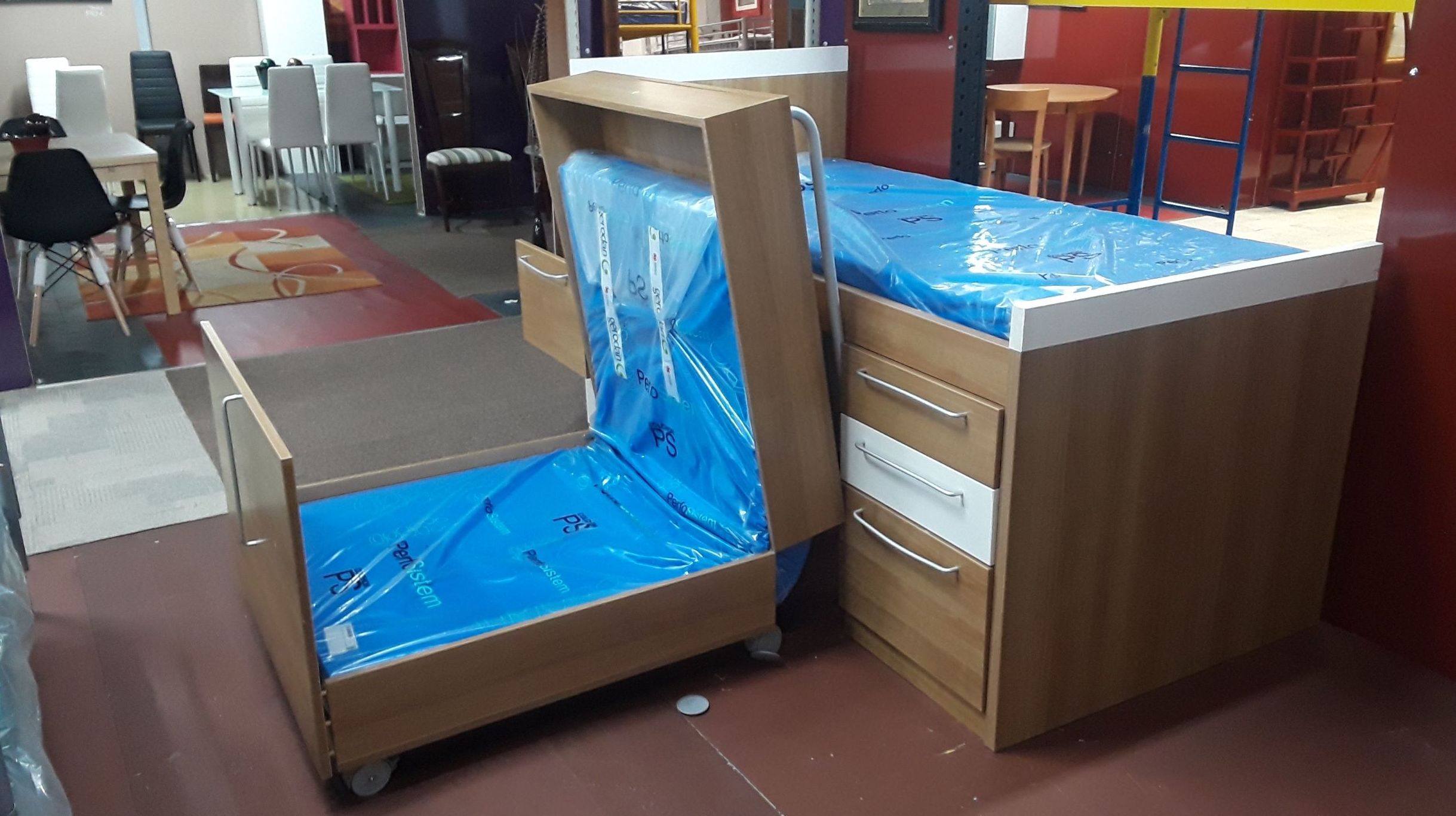 CAMA DESPLEGABLE EN MADERA CON CAJONES : HIPER RASTRO REMAR NAVARRA de Remar Navarra Mutilva CAMA DESPLEGABLE EN MADERA CON CAJONES : HIPER RASTRO REMAR NAVARRA de Remar Navarra Mutilva