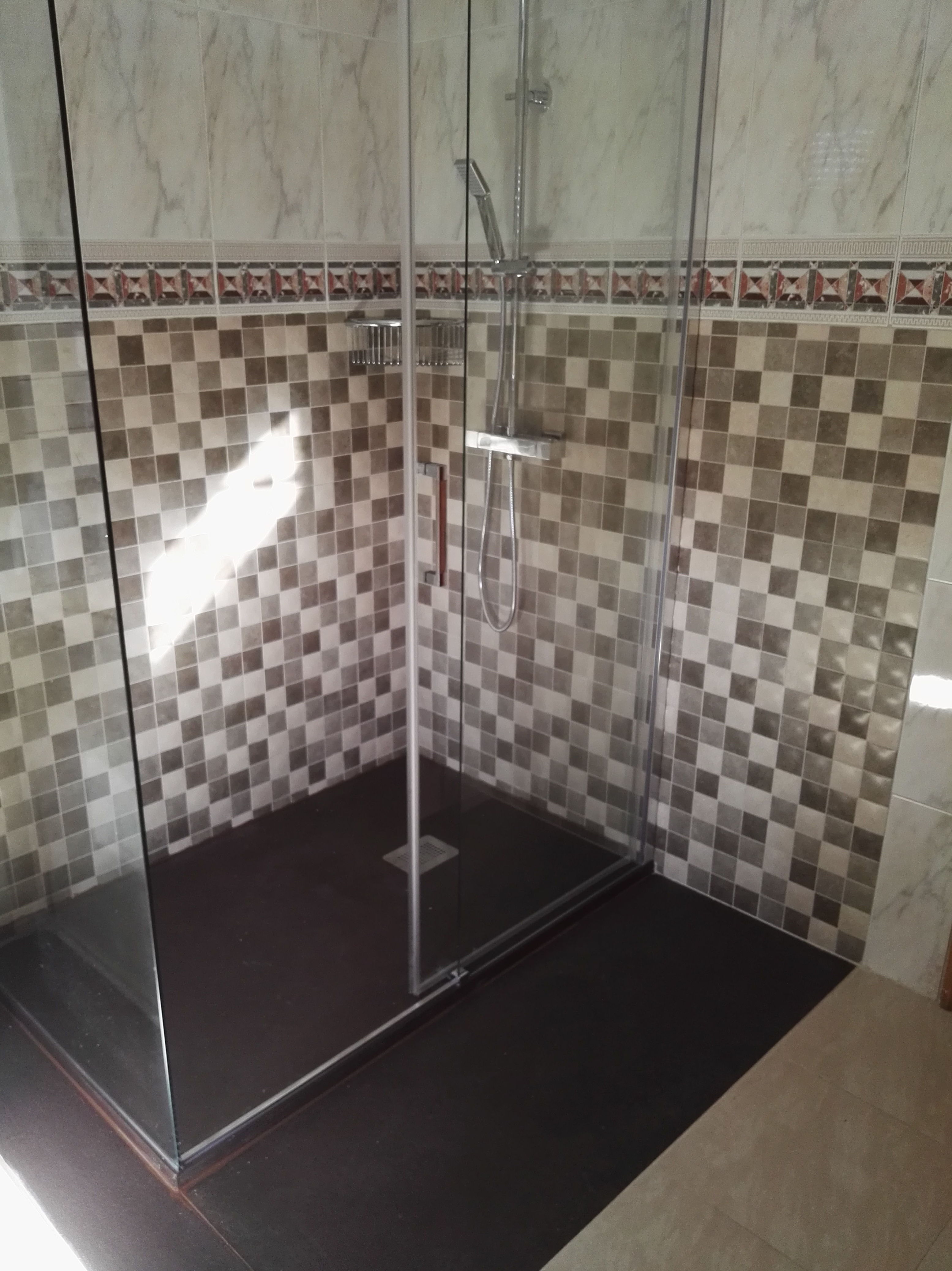 Cambio de bañera por plato de ducha: Cocinas y baños de F. Alba, cocinas y baños Cambio de bañera por plato de ducha: Cocinas y baños de F. Alba, cocinas y baños