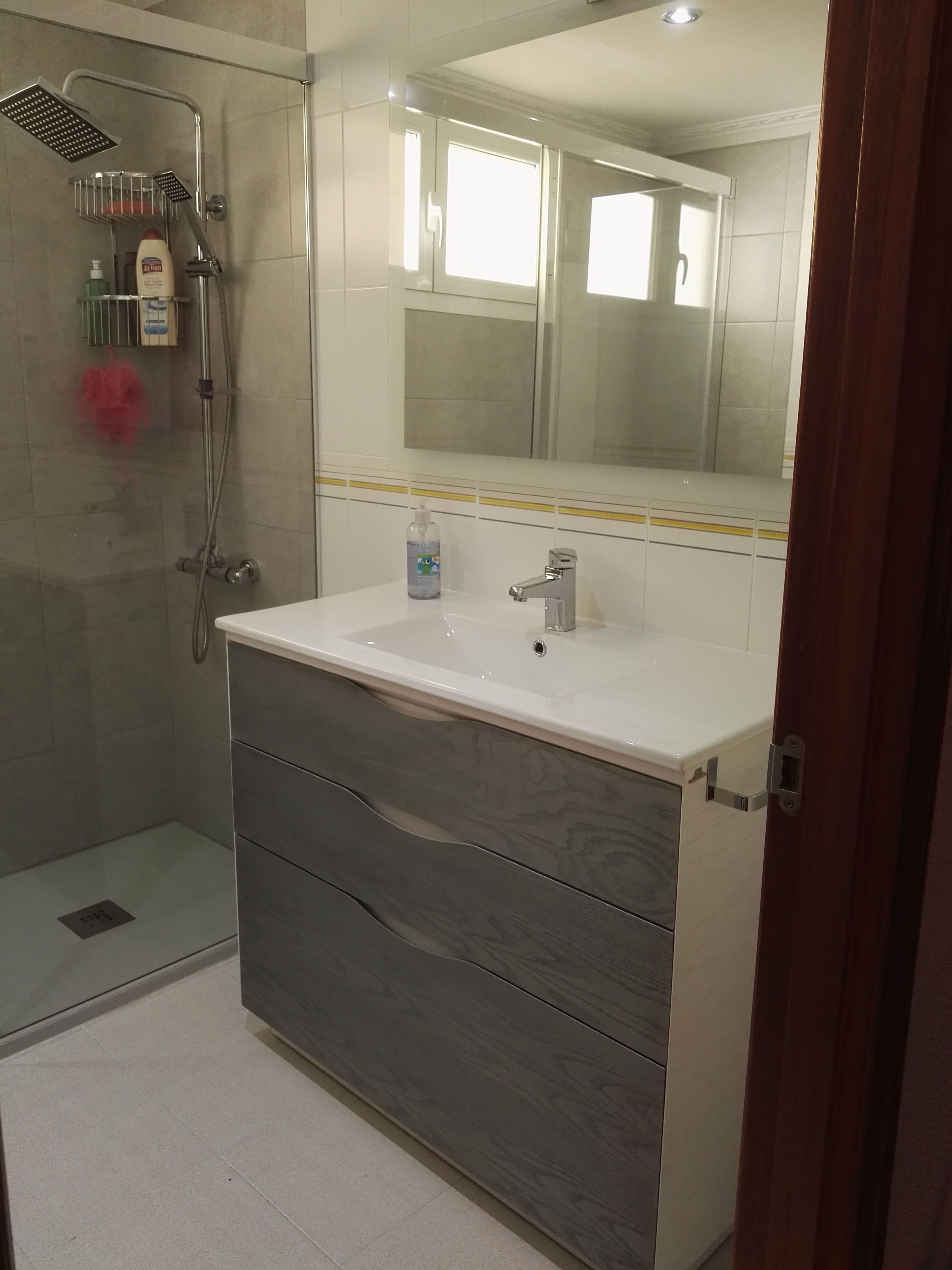 Muebles de baño: Mamparas, Cocinas y Baños de F. Alba, cocinas y baños Muebles de baño: Mamparas, Cocinas y Baños de F. Alba, cocinas y baños