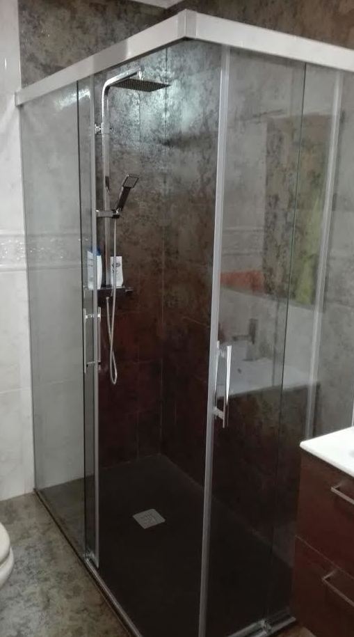 Cambio de bañera por plato de ducha: Cocinas y baños de F. Alba, cocinas y baños Cambio de bañera por plato de ducha: Cocinas y baños de F. Alba, cocinas y baños