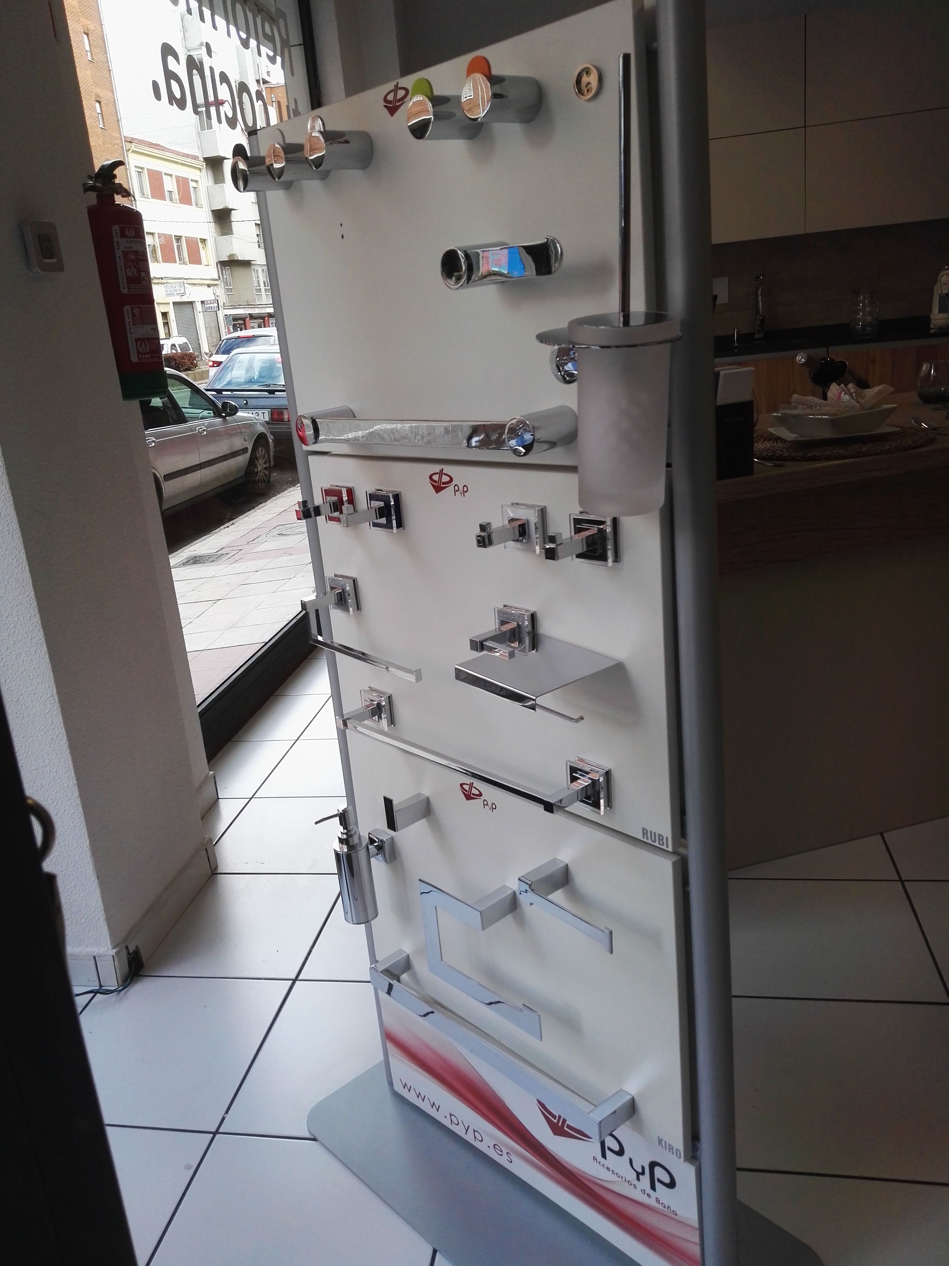 Accesorios de baño: Cocinas y baños de F. Alba, cocinas y baños Accesorios de baño: Cocinas y baños de F. Alba, cocinas y baños