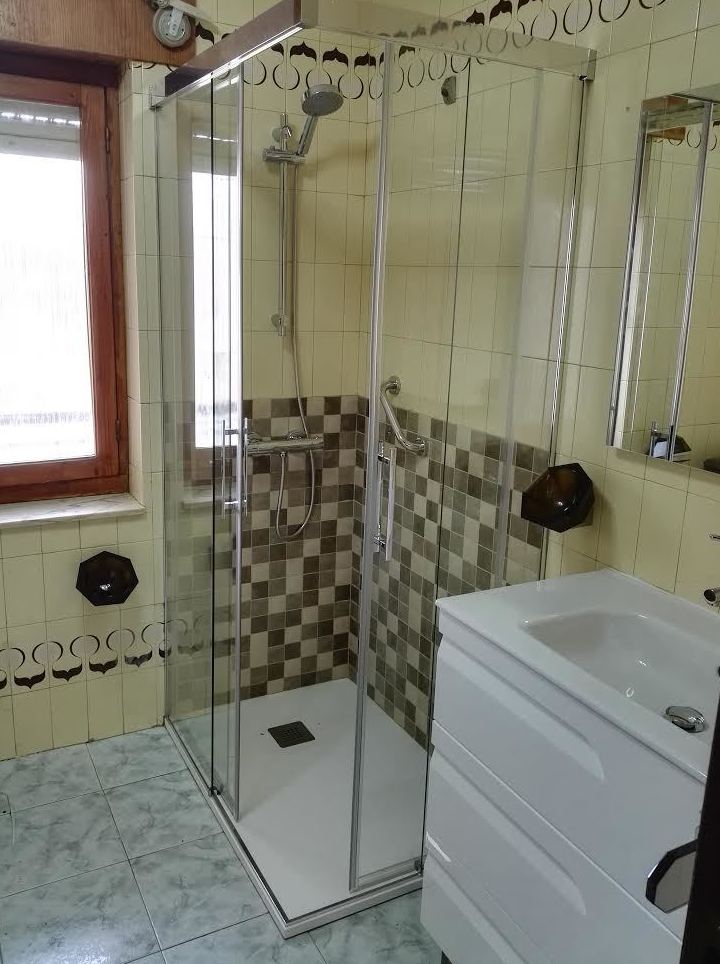 Reformas de baños: Cocinas y baños de F. Alba, cocinas y baños Reformas de baños: Cocinas y baños de F. Alba, cocinas y baños