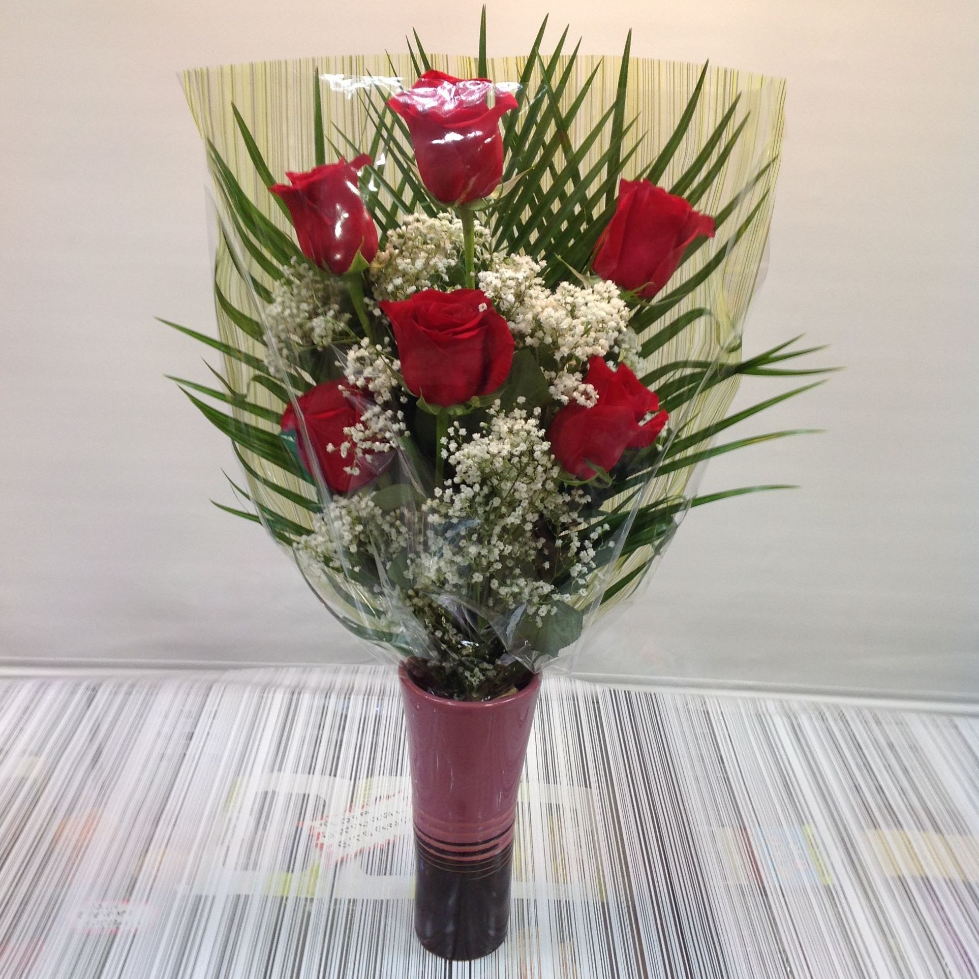 Ramo de 6 rosas: Servicios de Floristería Contreras Ramo de 6 rosas: Servicios de Floristería Contreras