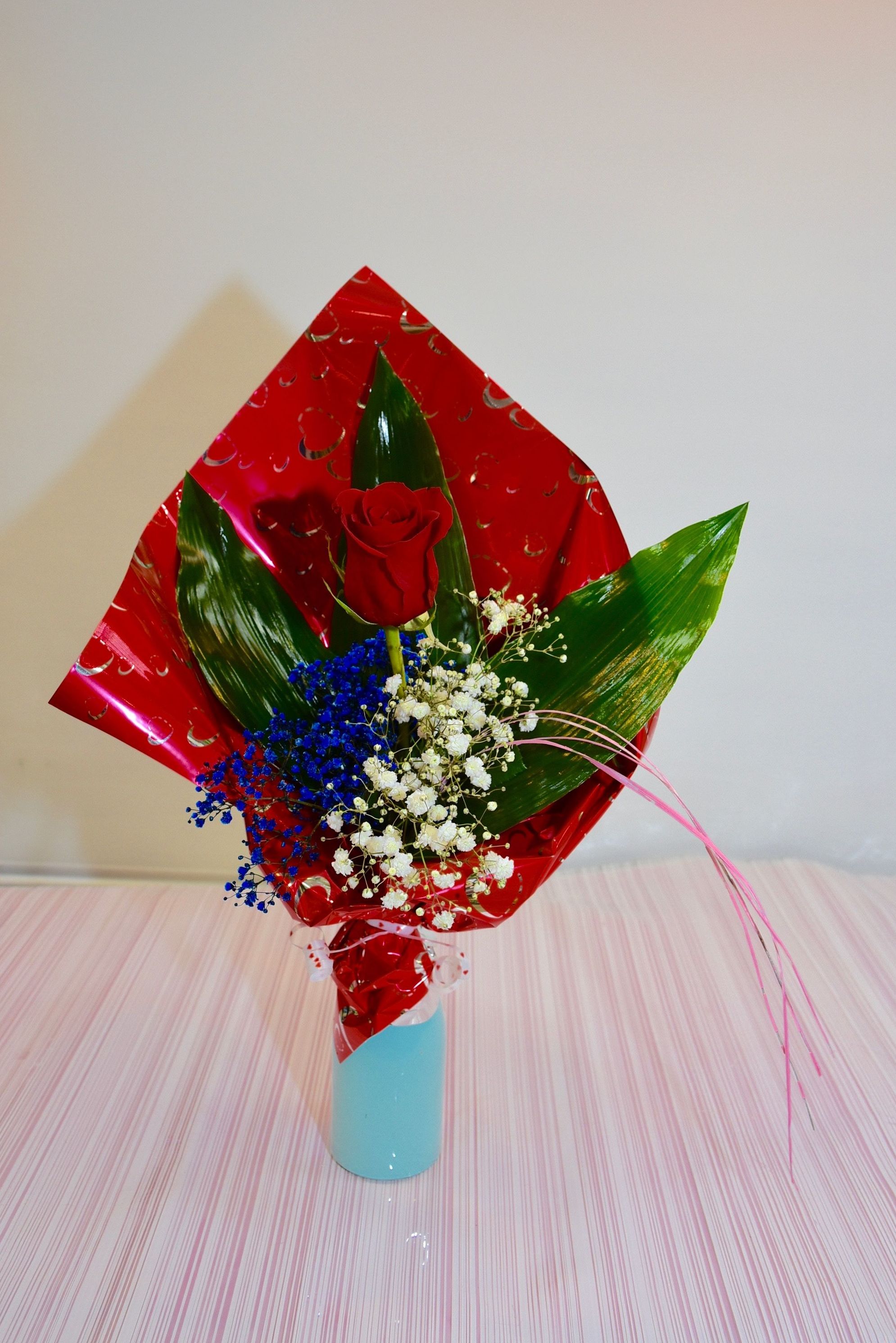 Jarrón 1 rosa y paniculata: Servicios de Floristería Contreras Jarrón 1 rosa y paniculata: Servicios de Floristería Contreras