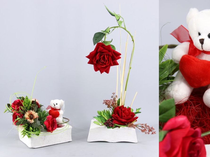 Composición libro rosa eterna: Servicios de Floristería Contreras Composición libro rosa eterna: Servicios de Floristería Contreras