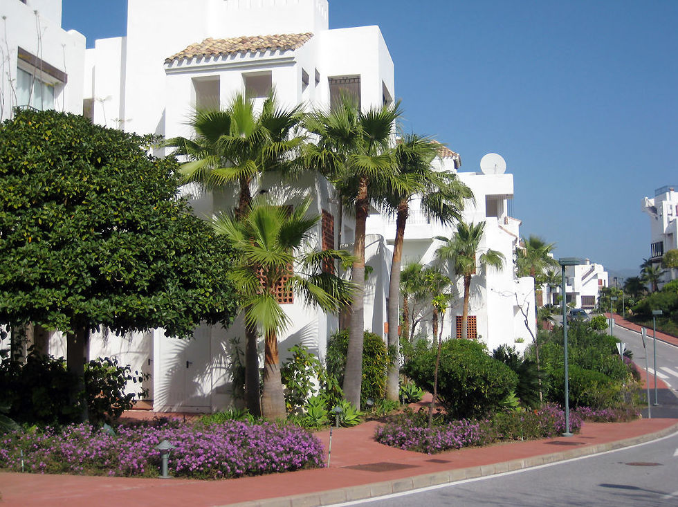 Restauración de edificios en la urbanización Lomas del Marqués en Benahavís