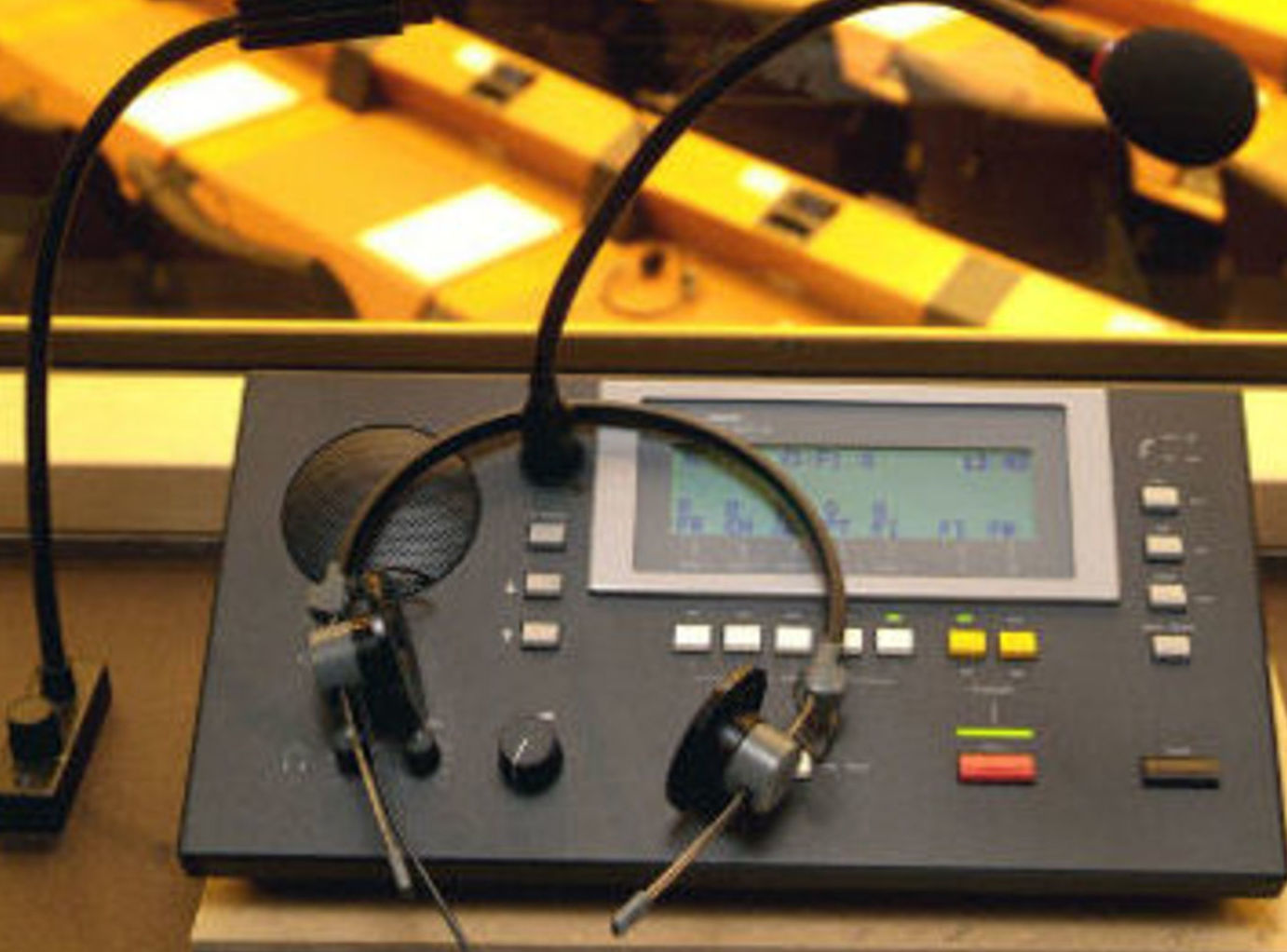 Interpretación simultánea: Servicios de Traducciones ZB Interpretación simultánea: Servicios de Traducciones ZB