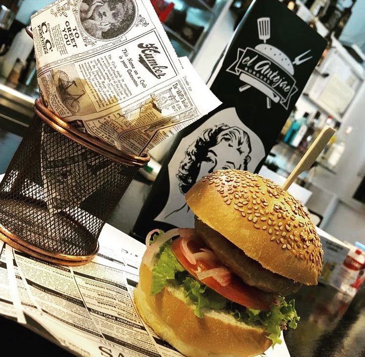 Clásica: de El Antojao Burguer Clásica: de El Antojao Burguer