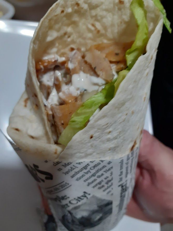 Kebab super de pollo y ternera: de El Antojao Burguer Kebab super de pollo y ternera: de El Antojao Burguer