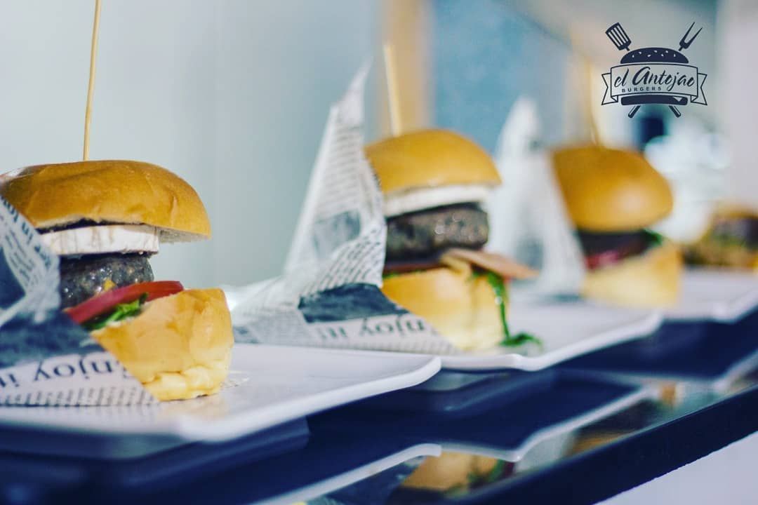 Hamburguesas caseras normales: de El Antojao Burguer Hamburguesas caseras normales: de El Antojao Burguer