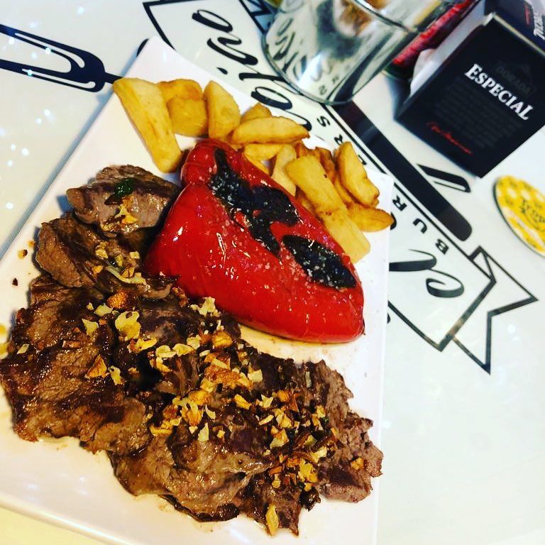 Vuelta, pechuga o lomo a la plancha: de El Antojao Burguer Vuelta, pechuga o lomo a la plancha: de El Antojao Burguer